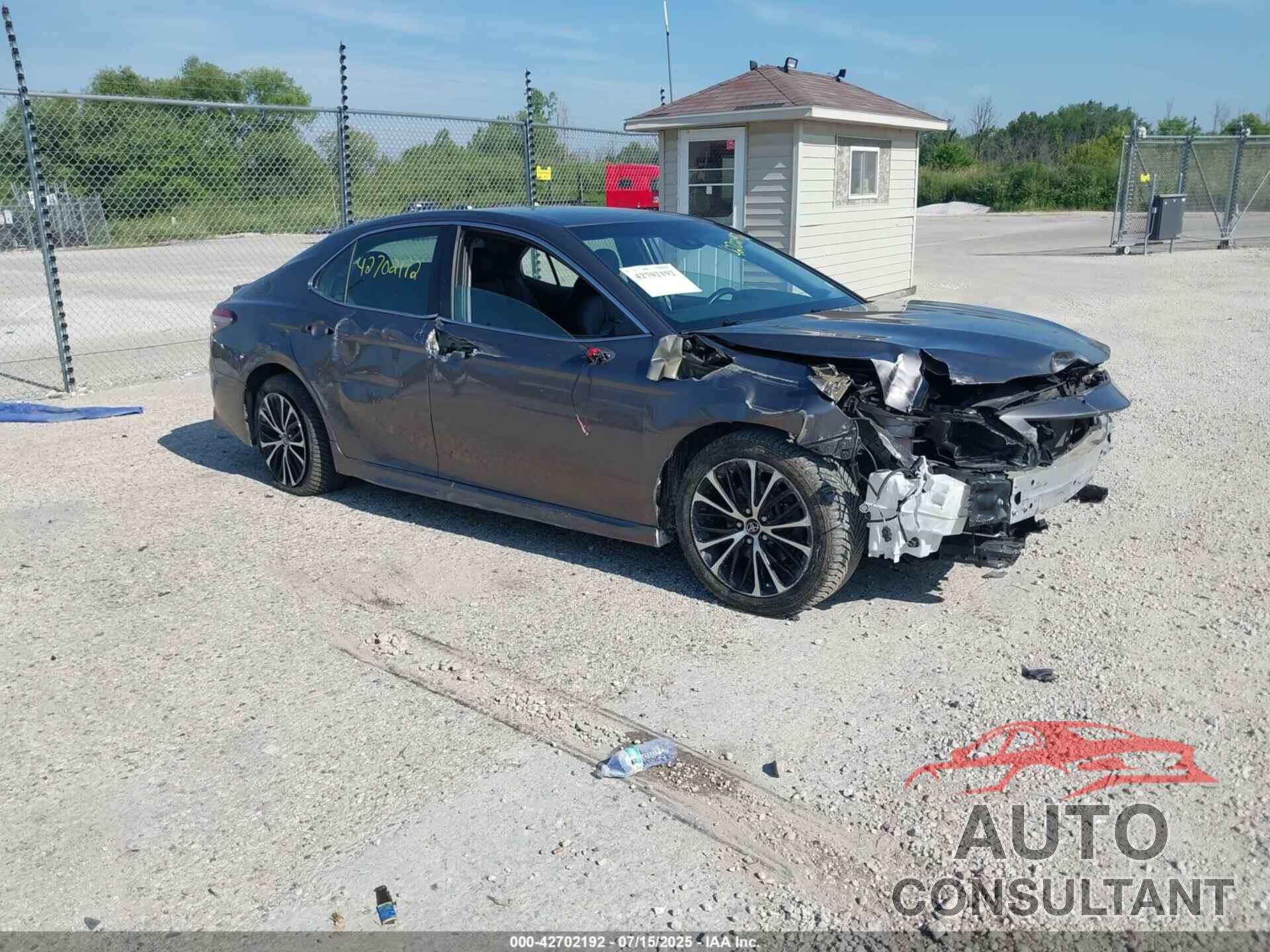 TOYOTA CAMRY 2018 - 4T1B11HK3JU053847