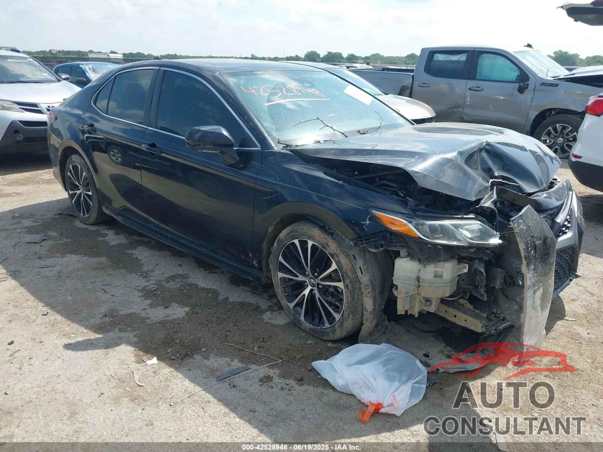 TOYOTA CAMRY 2018 - 4T1B11HKXJU577190
