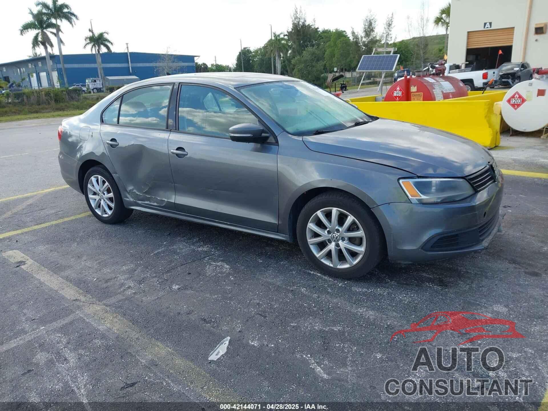 VOLKSWAGEN JETTA 2011 - 3VWDX7AJ9BM306477