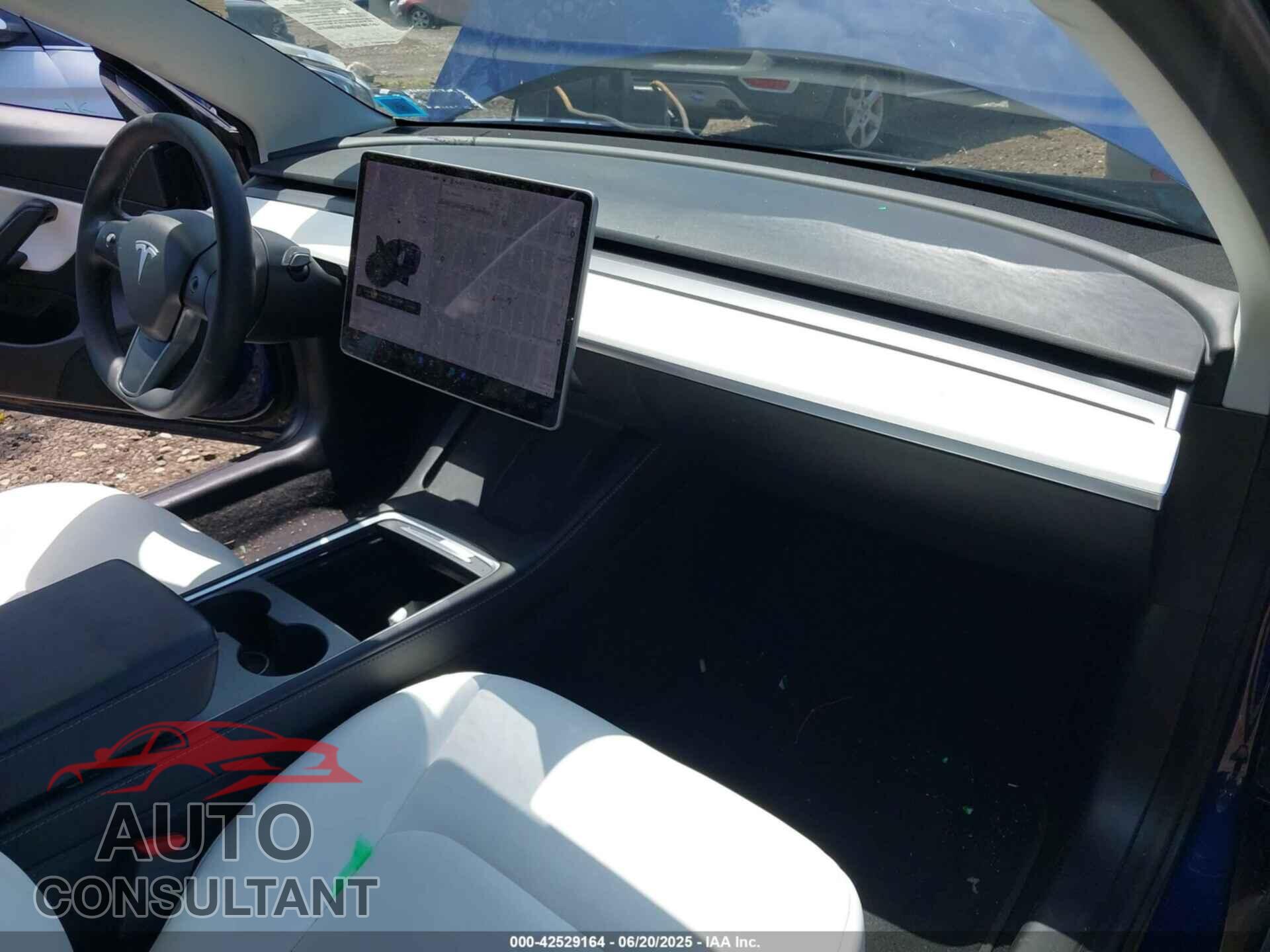 TESLA MODEL 3 2021 - 5YJ3E1EB2MF925319