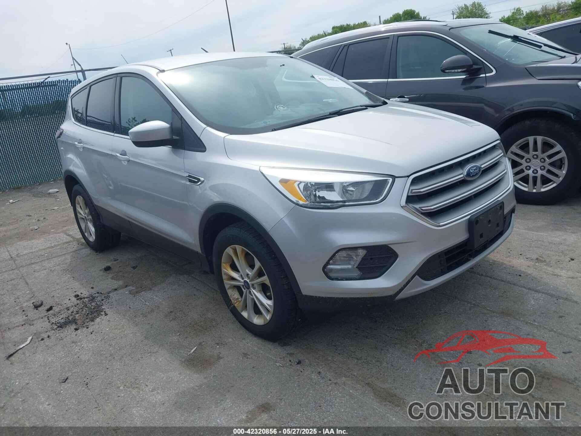 FORD ESCAPE 2017 - 1FMCU0GDXHUE37854