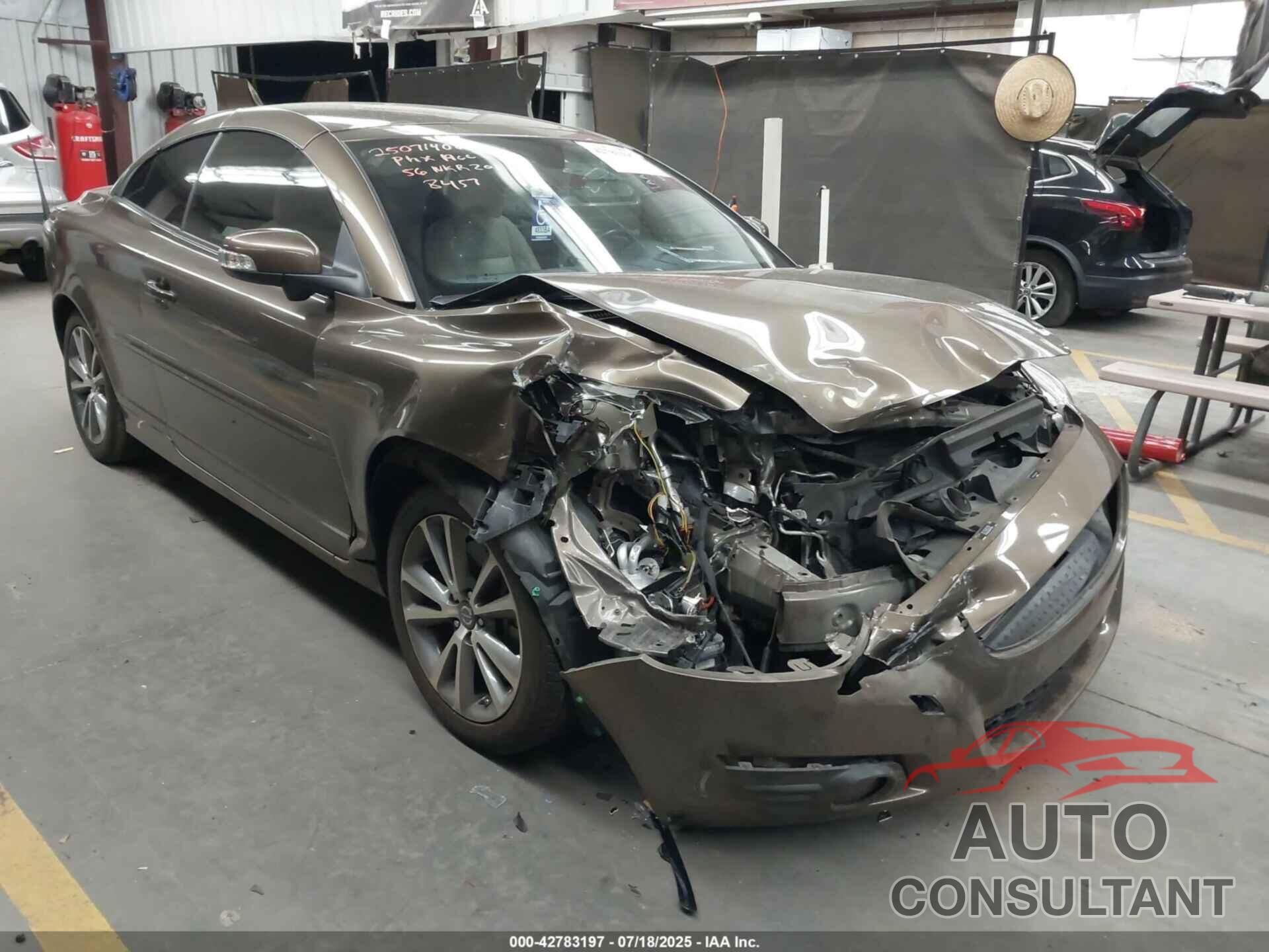 VOLVO C70 2012 - YV1672MC5CJ128457