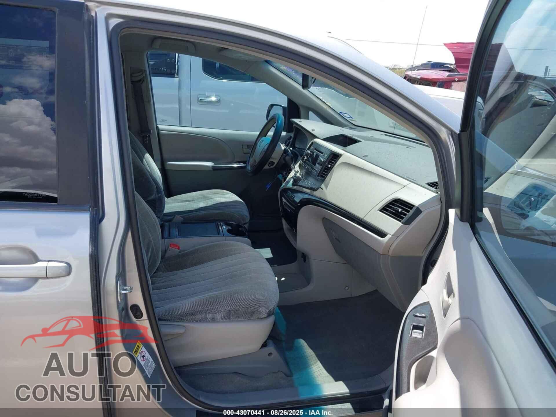 TOYOTA SIENNA 2014 - 5TDKK3DC5ES453432