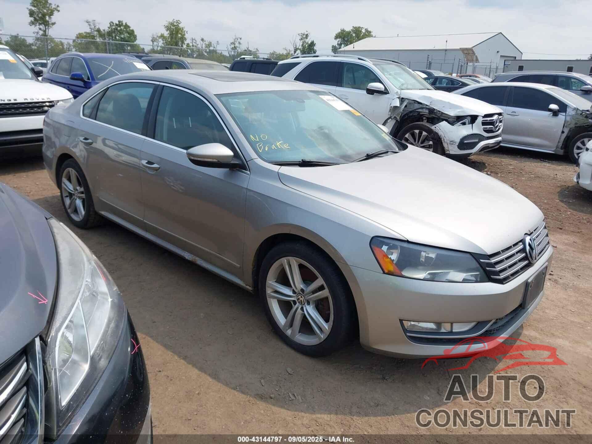 VOLKSWAGEN PASSAT 2012 - 1VWCP7A39CC006938