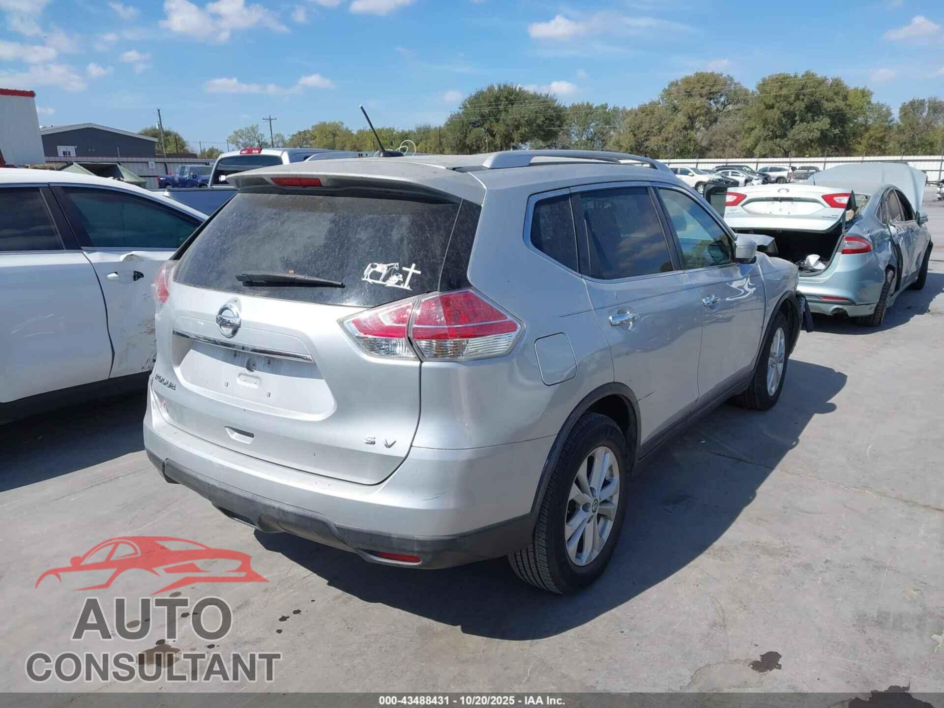 NISSAN ROGUE 2015 - KNMAT2MT3FP512928
