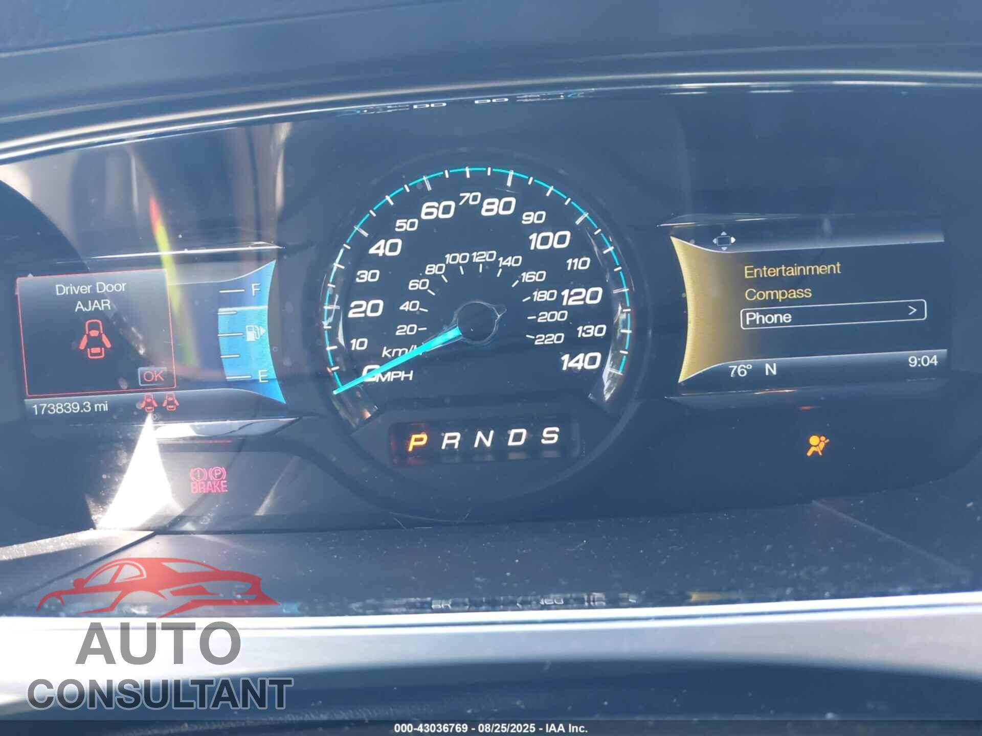 FORD TAURUS 2017 - 1FAHP2E86HG107183