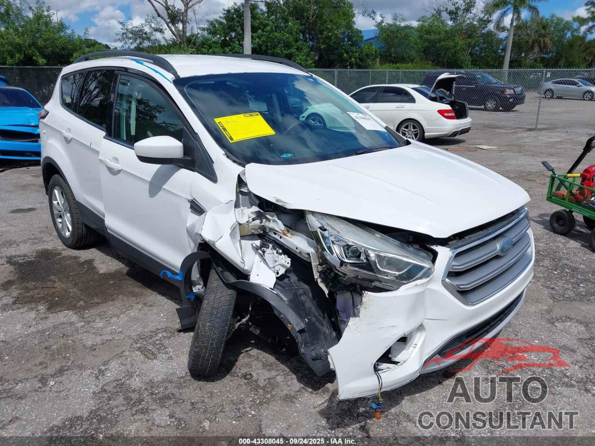 FORD ESCAPE 2017 - 1FMCU9GD8HUE75362