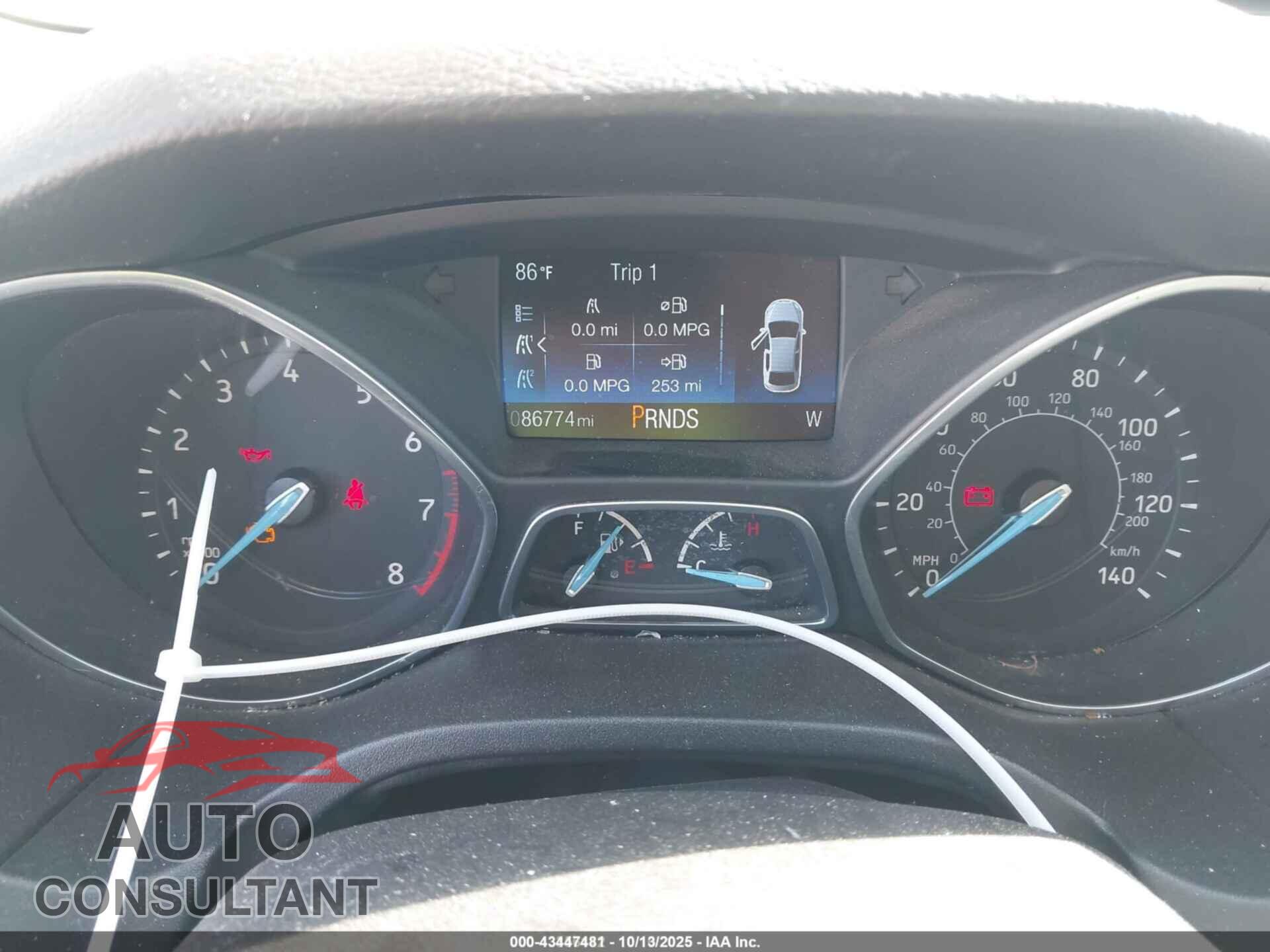 FORD FOCUS 2015 - 1FADP3F28FL230471
