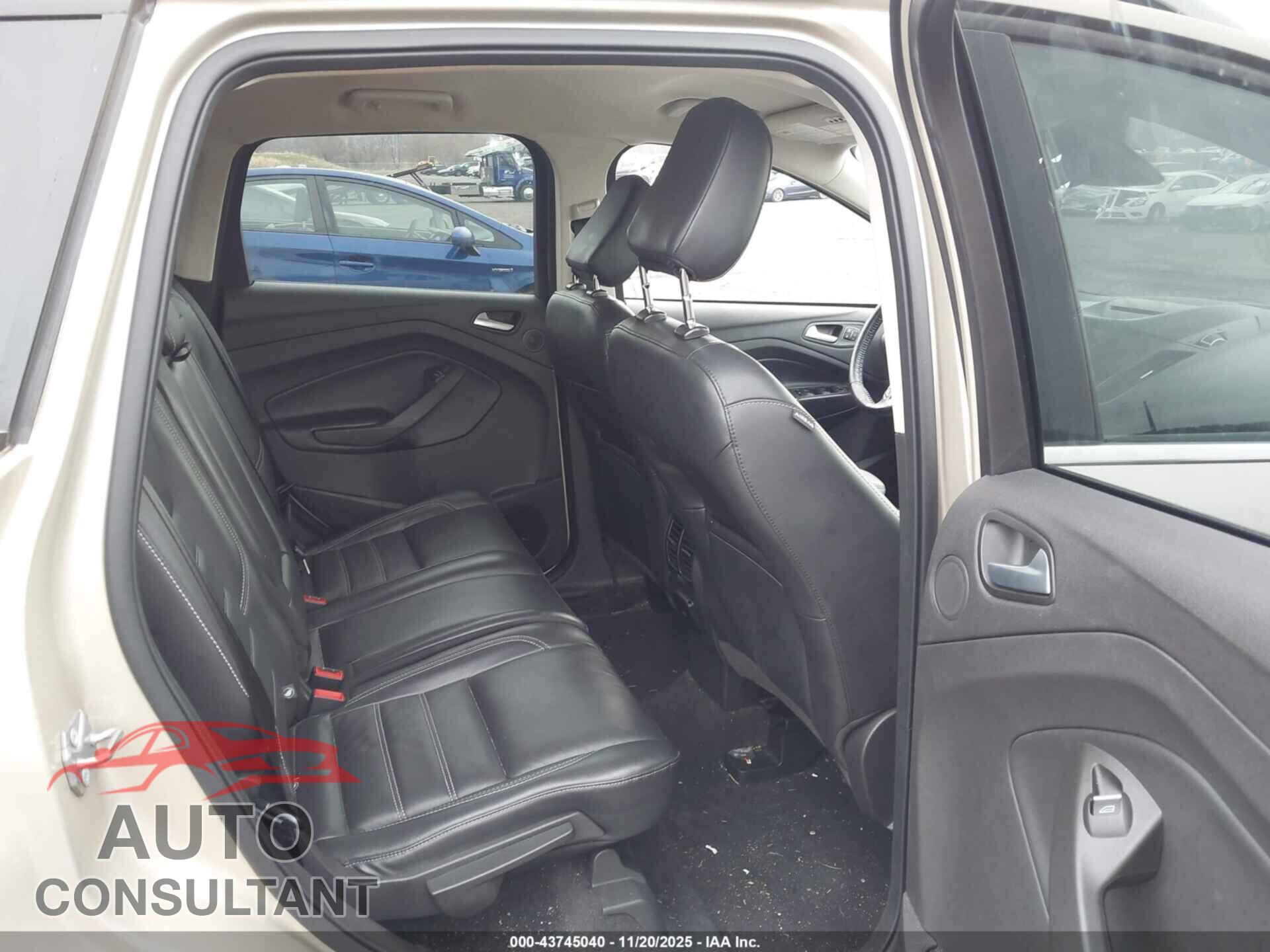 FORD ESCAPE 2018 - 1FMCU9J97JUD48645