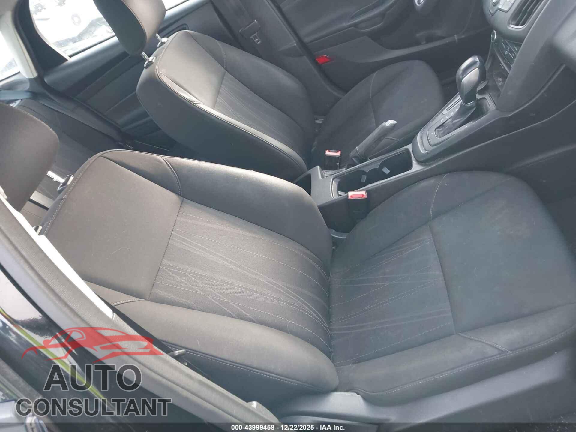 FORD FOCUS 2017 - 1FADP3E24HL207841