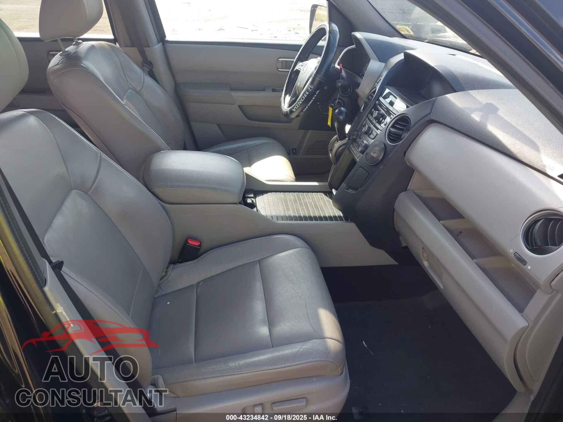 HONDA PILOT 2015 - 5FNYF4H53FB028460