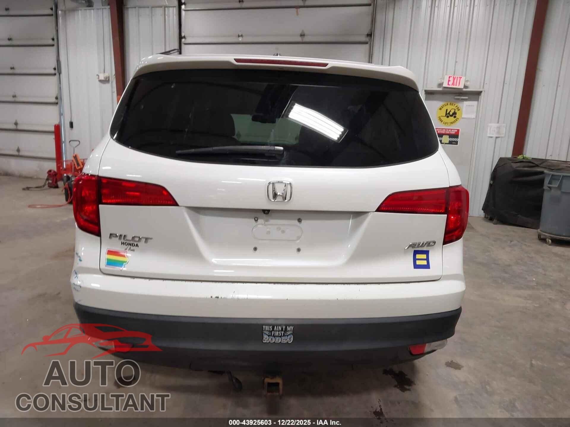 HONDA PILOT 2016 - 5FNYF6H61GB078778