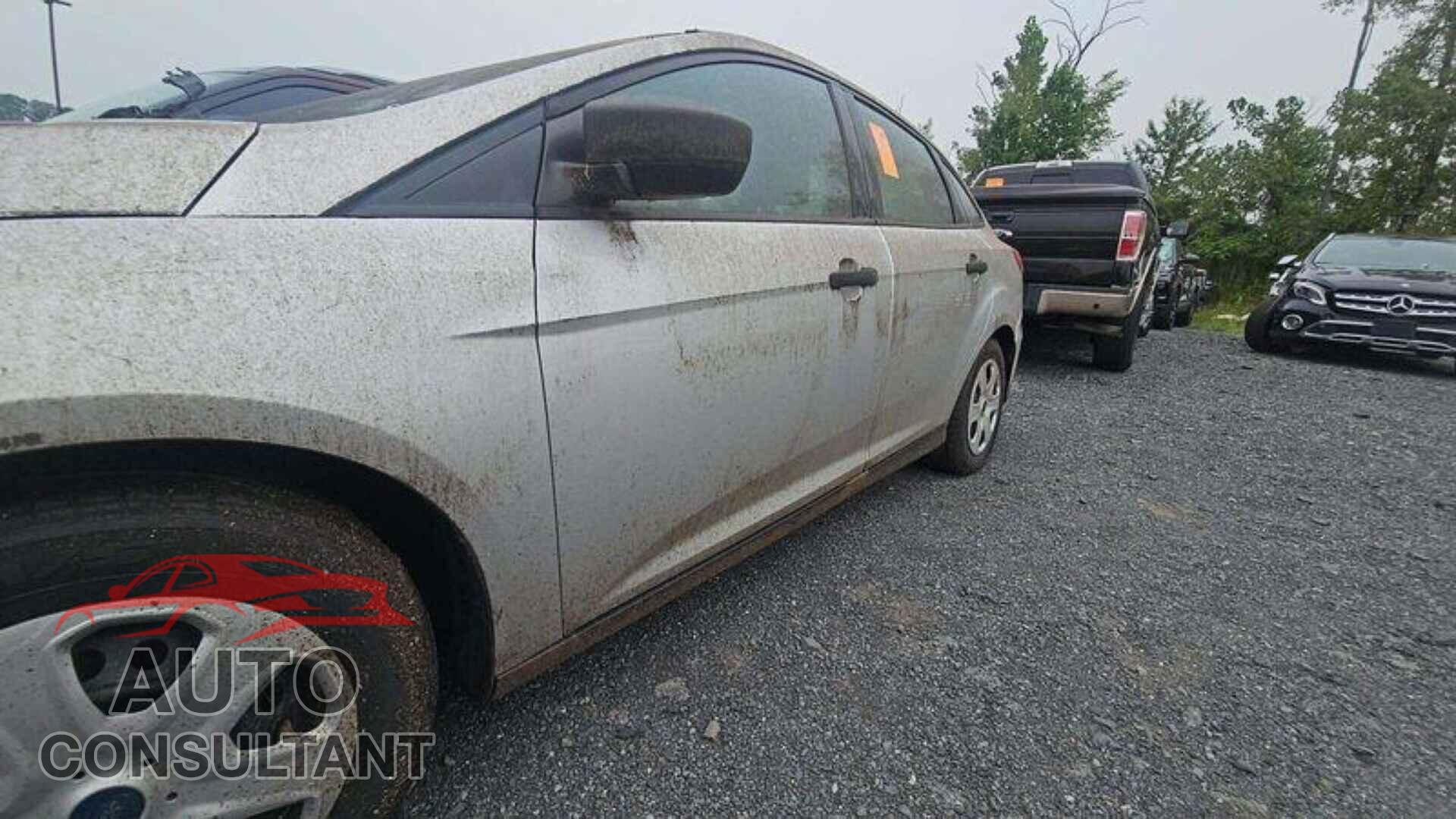 FORD FOCUS 2017 - 1FADP3E22HL212083