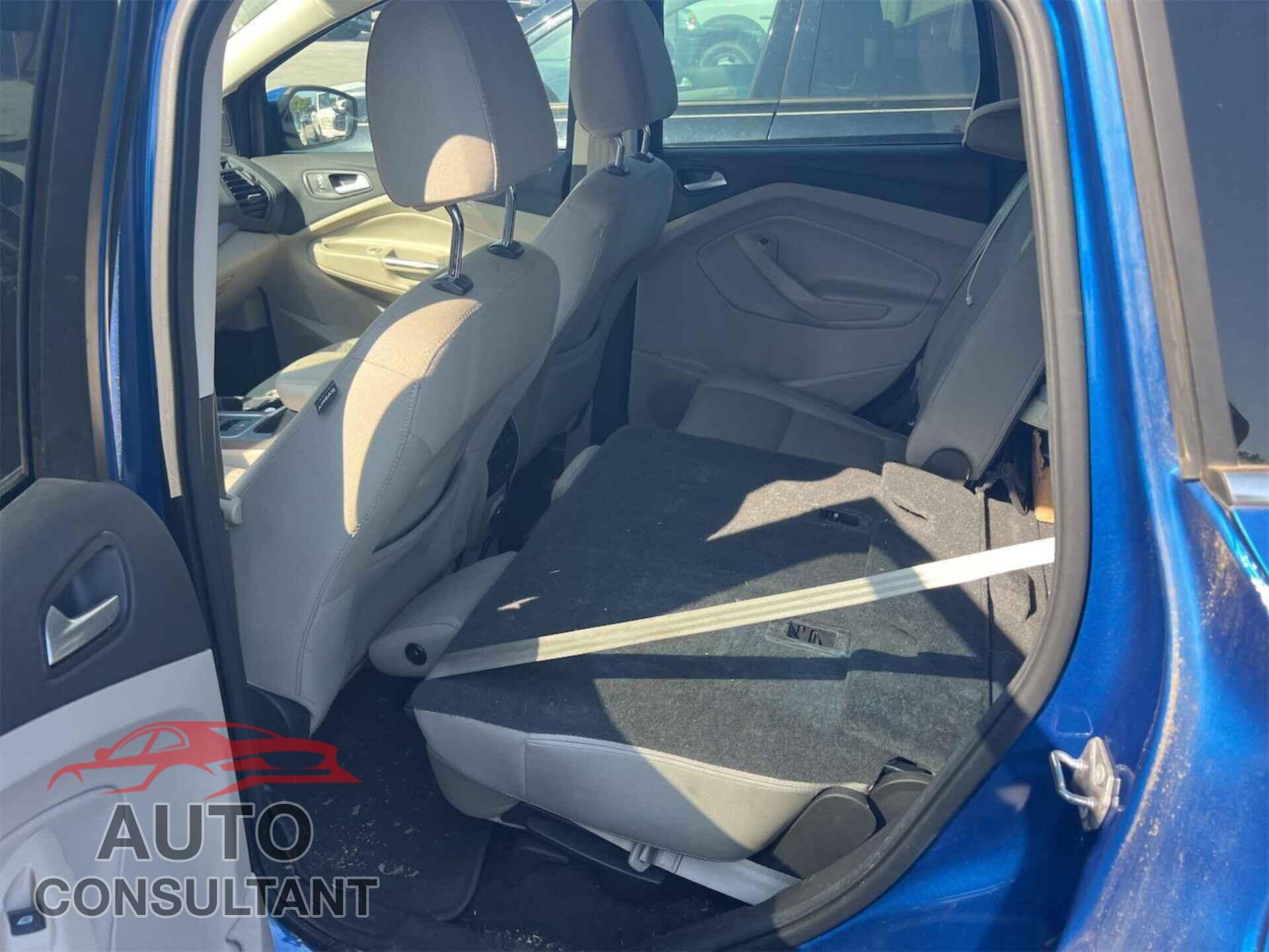 FORD ESCAPE 2017 - 1FMCU0GD0HUE17855