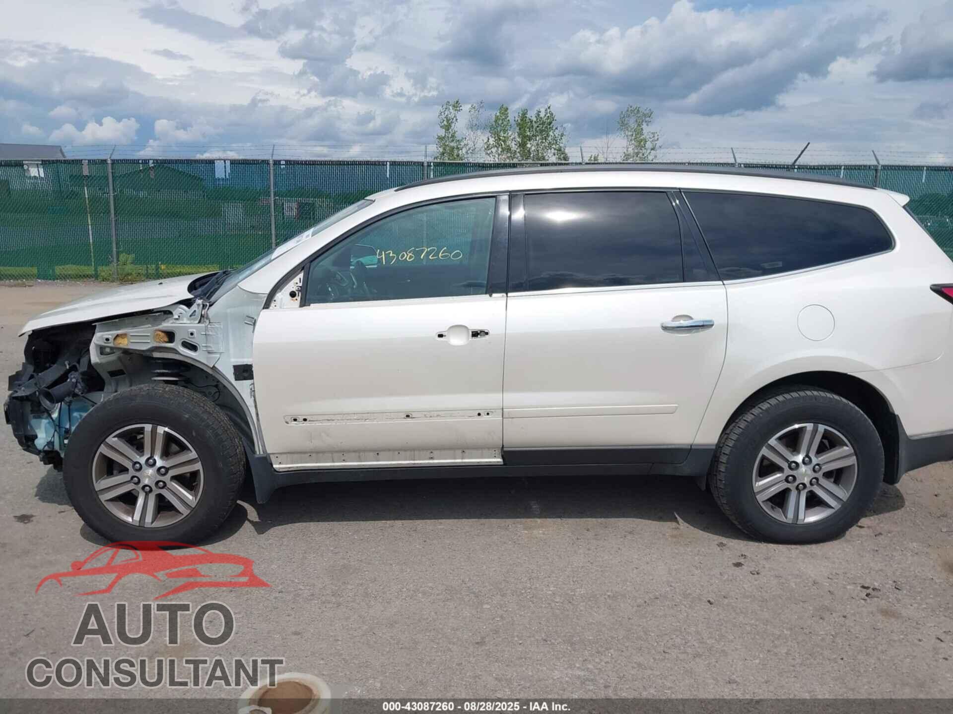 CHEVROLET TRAVERSE 2015 - 1GNKVHKD2FJ334503