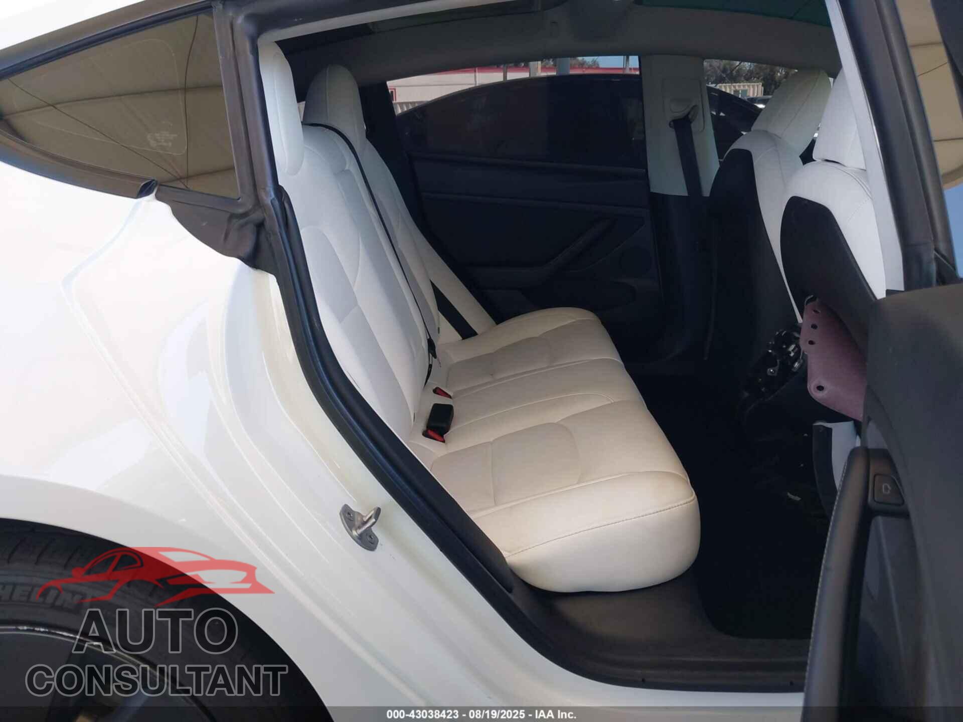 TESLA MODEL 3 2021 - 5YJ3E1EA0MF026126