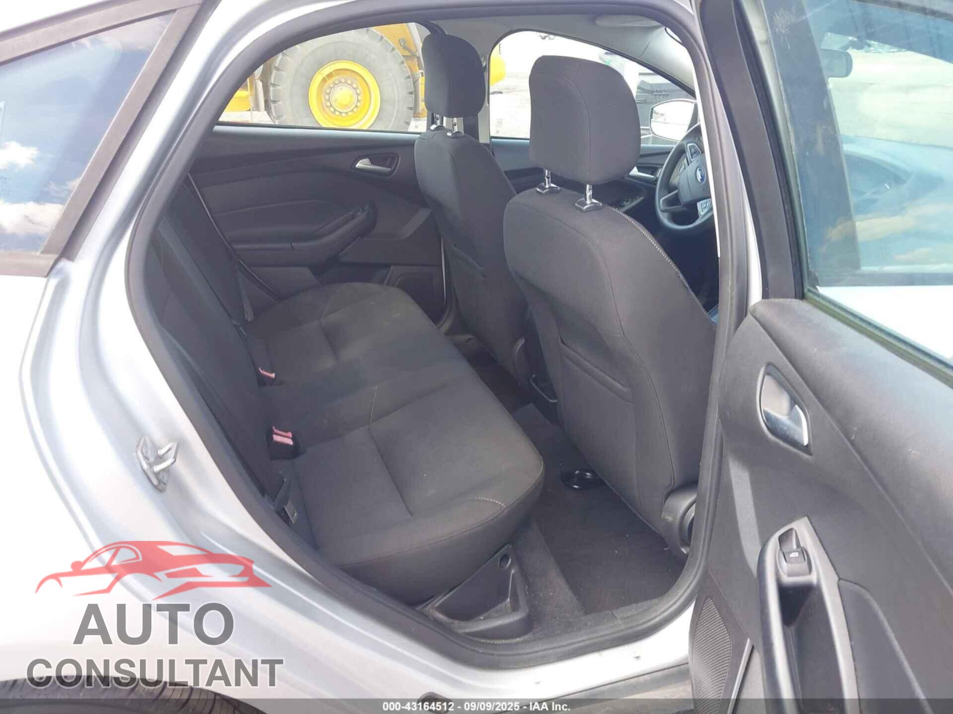 FORD FOCUS 2015 - 1FADP3F26FL325448