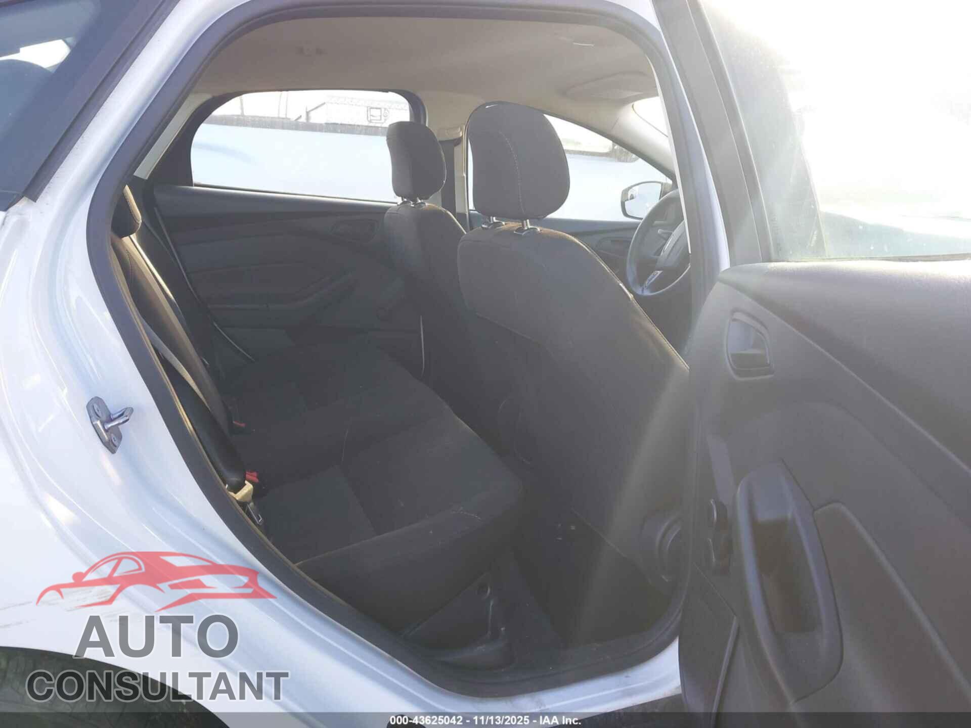 FORD FOCUS 2017 - 1FADP3E22HL282604