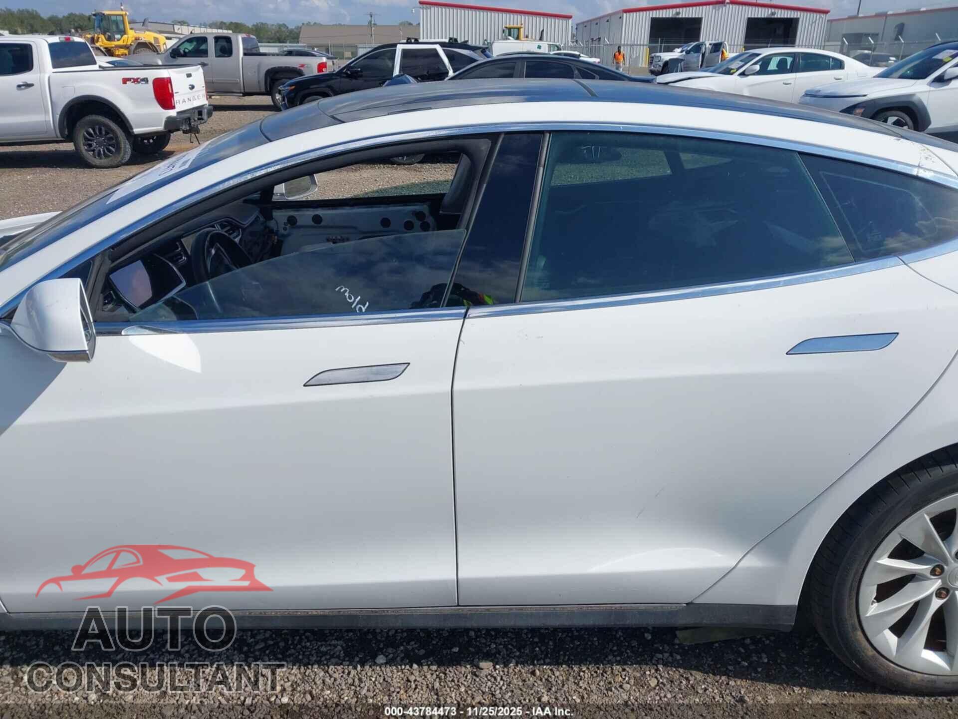 TESLA MODEL S 2013 - 5YJSA1AC1DFP10200
