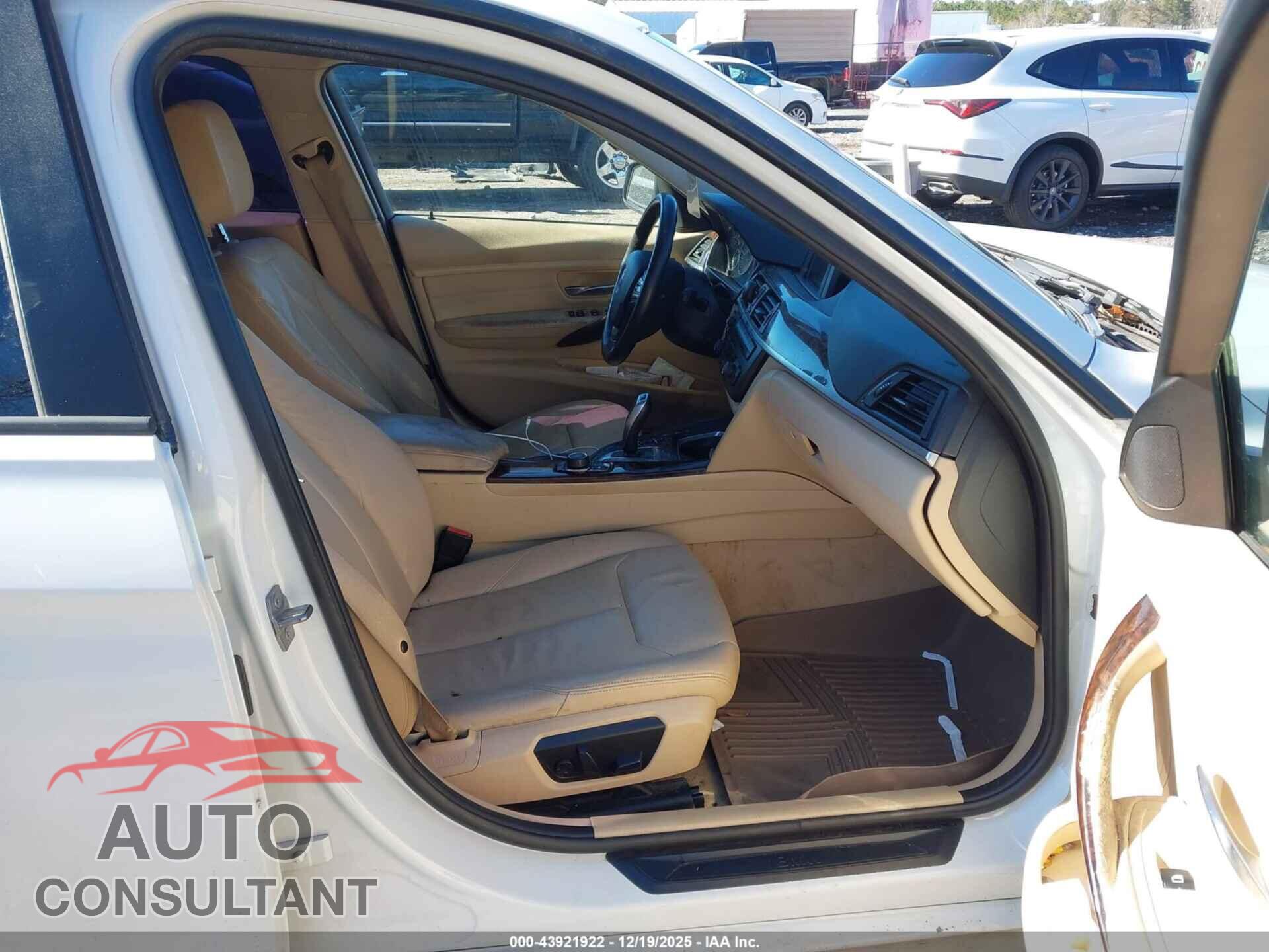 BMW 328I 2013 - WBA3B3C5XDF532503