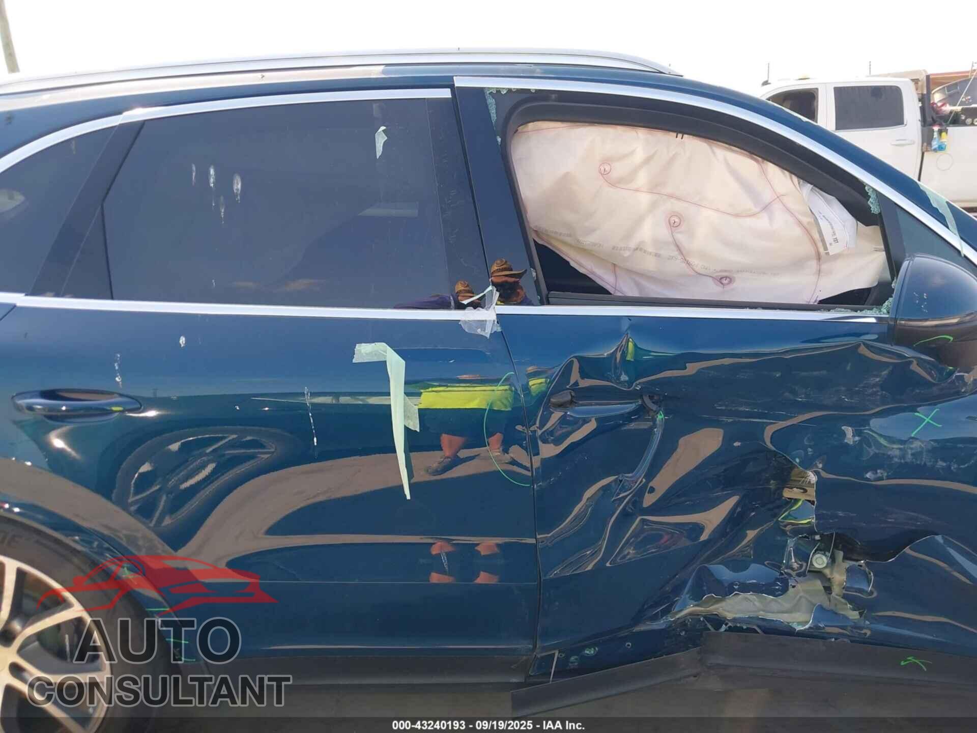 PORSCHE CAYENNE 2024 - WP1AA2AY6RDA04589