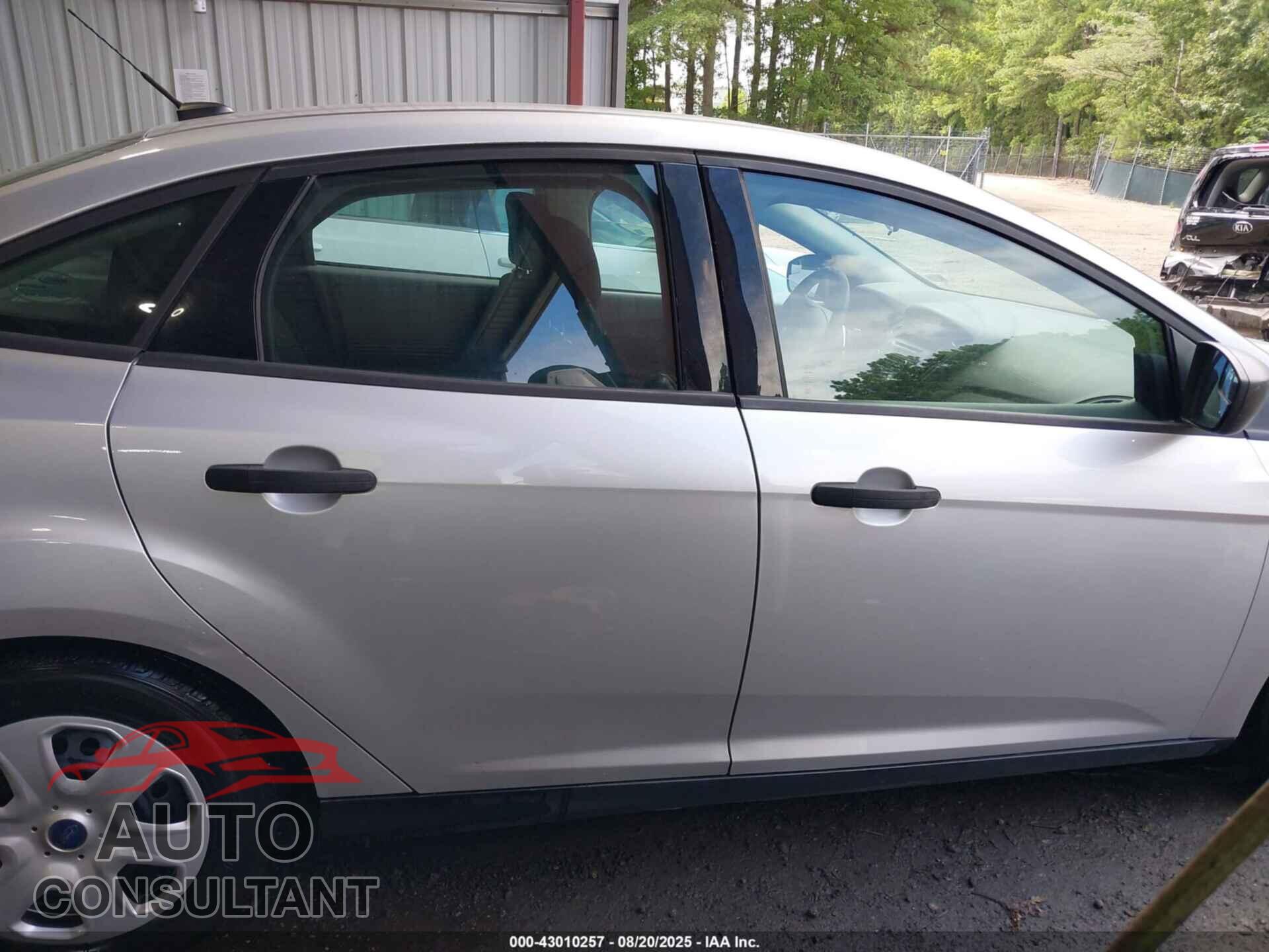 FORD FOCUS 2016 - 1FADP3E27GL207573