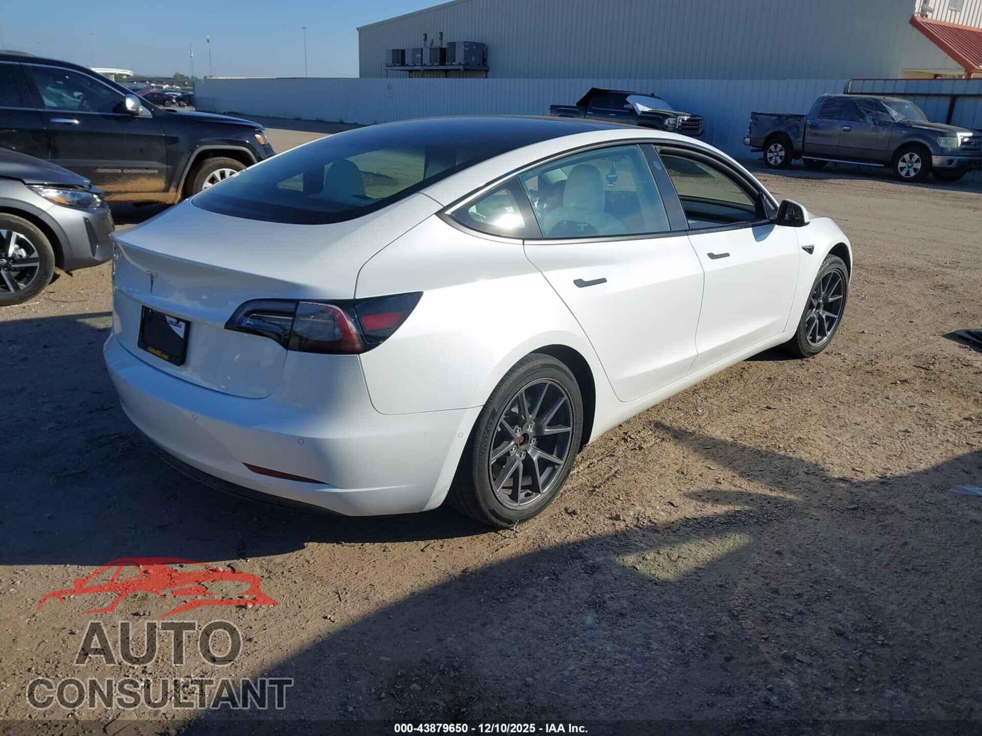 TESLA MODEL 3 2022 - 5YJ3E1EA2NF325828