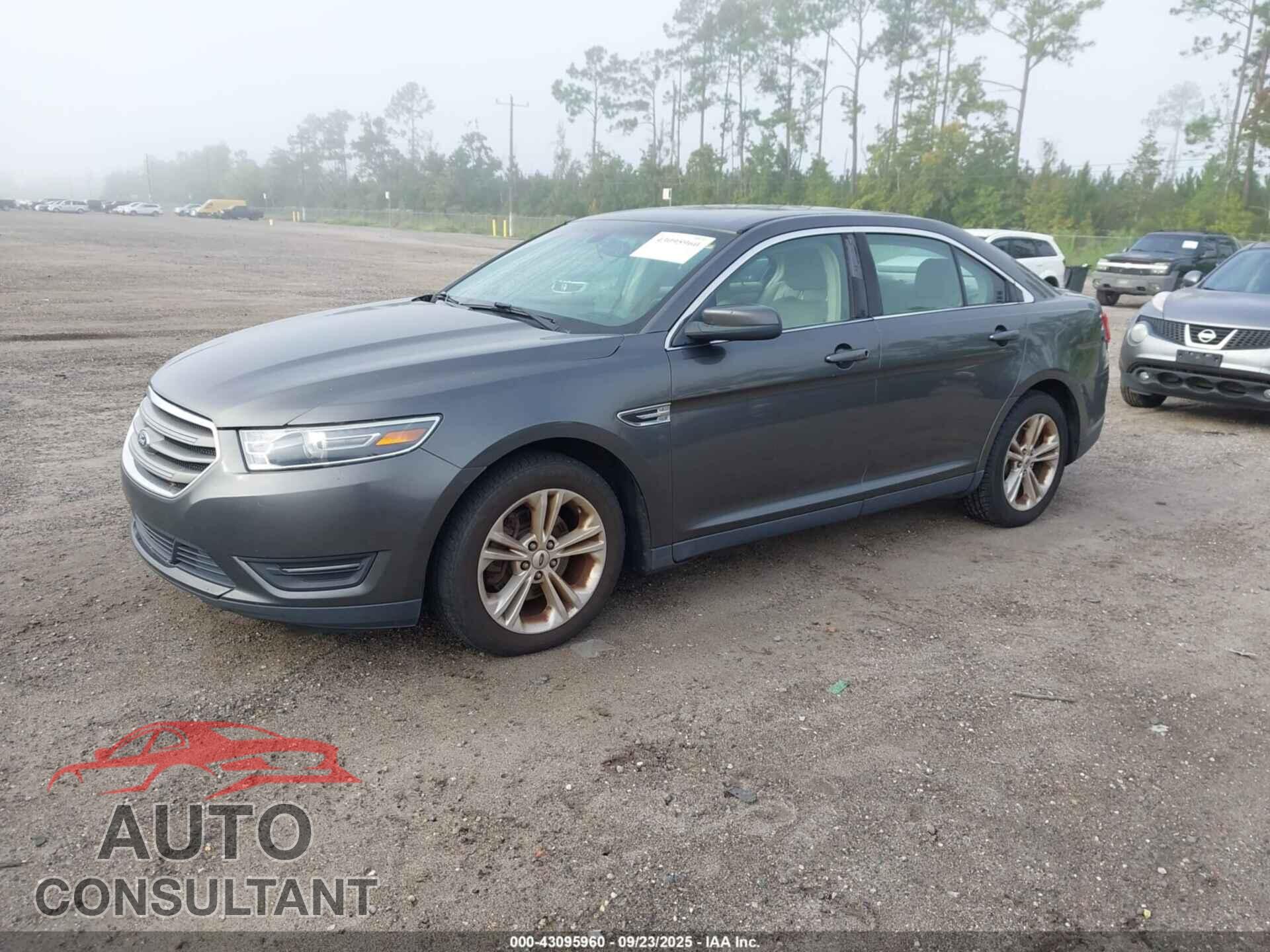 FORD TAURUS 2018 - 1FAHP2E89JG116028