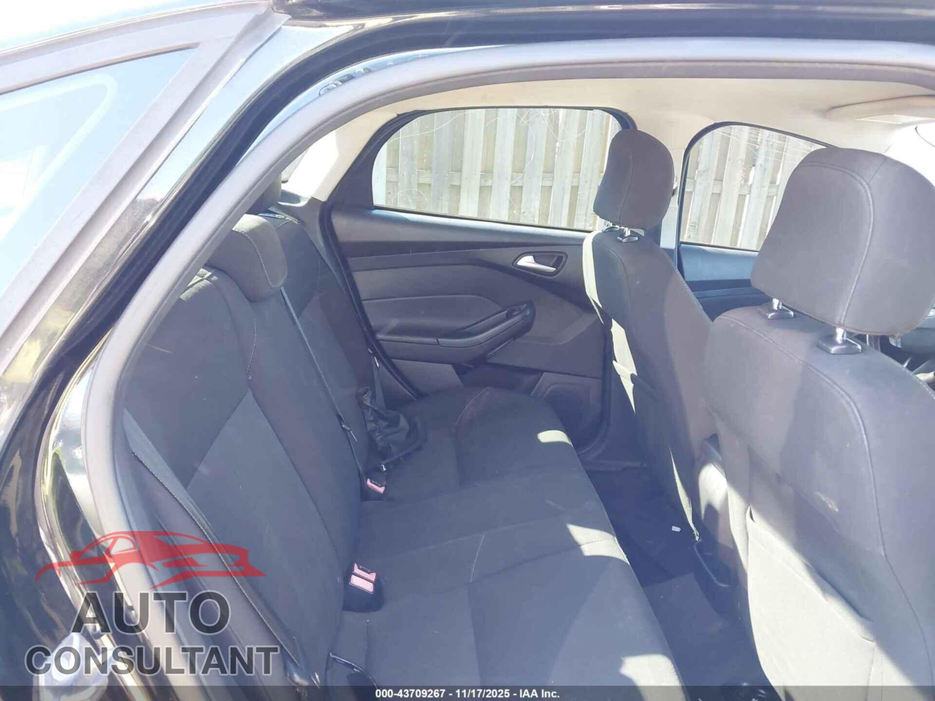 FORD FOCUS 2015 - 1FADP3F21FL253199