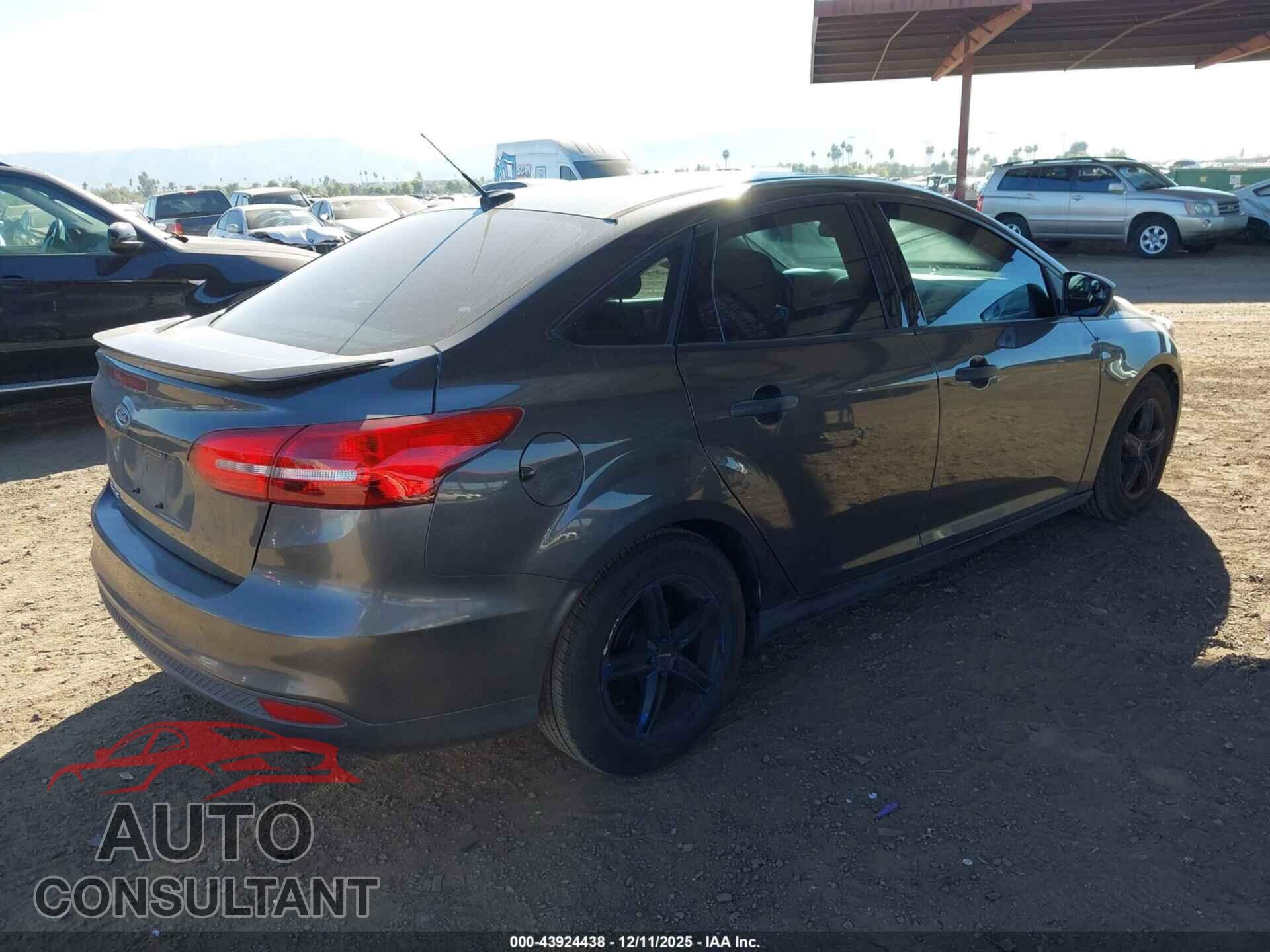 FORD FOCUS 2018 - 1FADP3E2XJL313247
