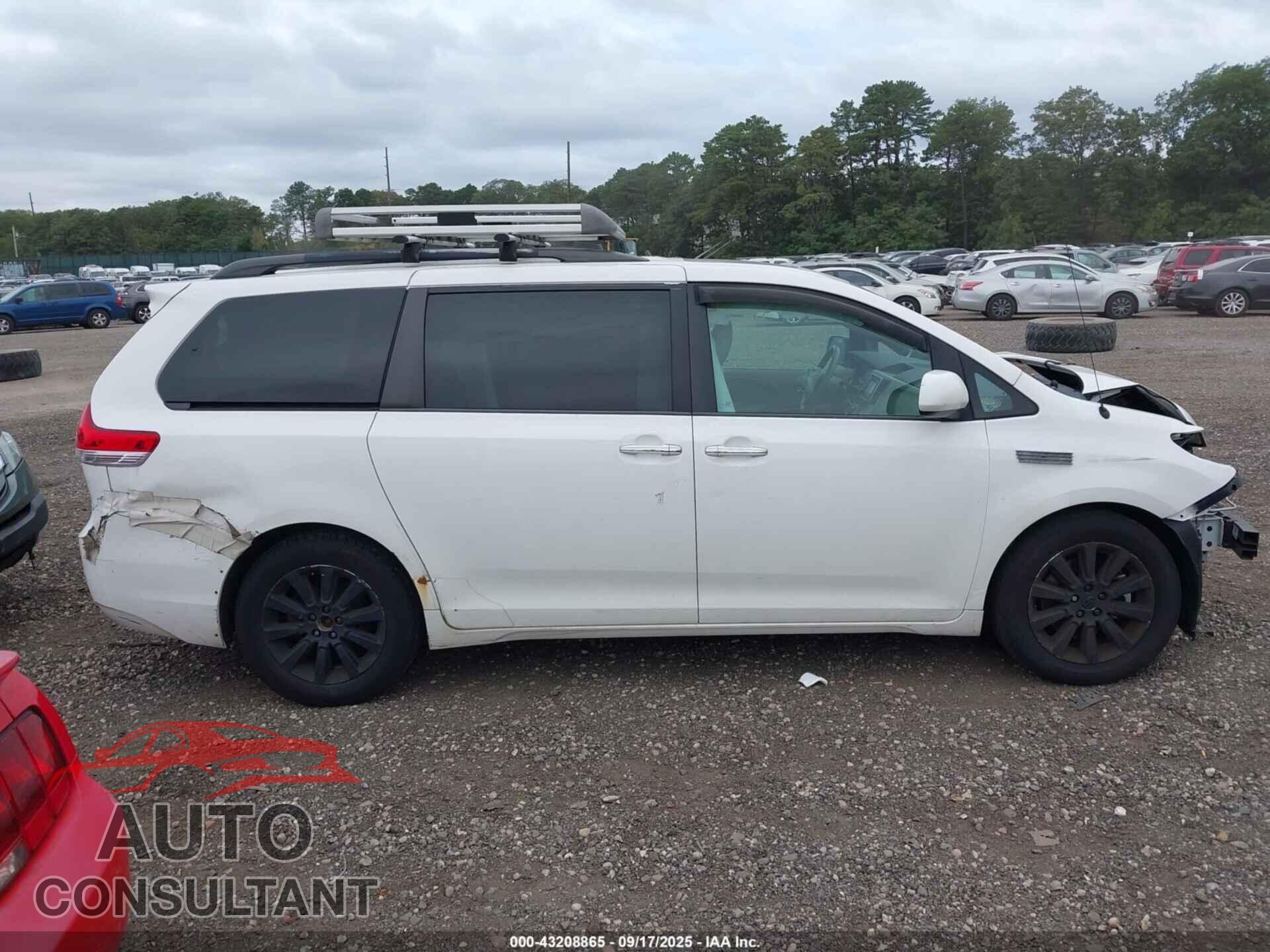 TOYOTA SIENNA 2013 - 5TDDK3DC8DS053288