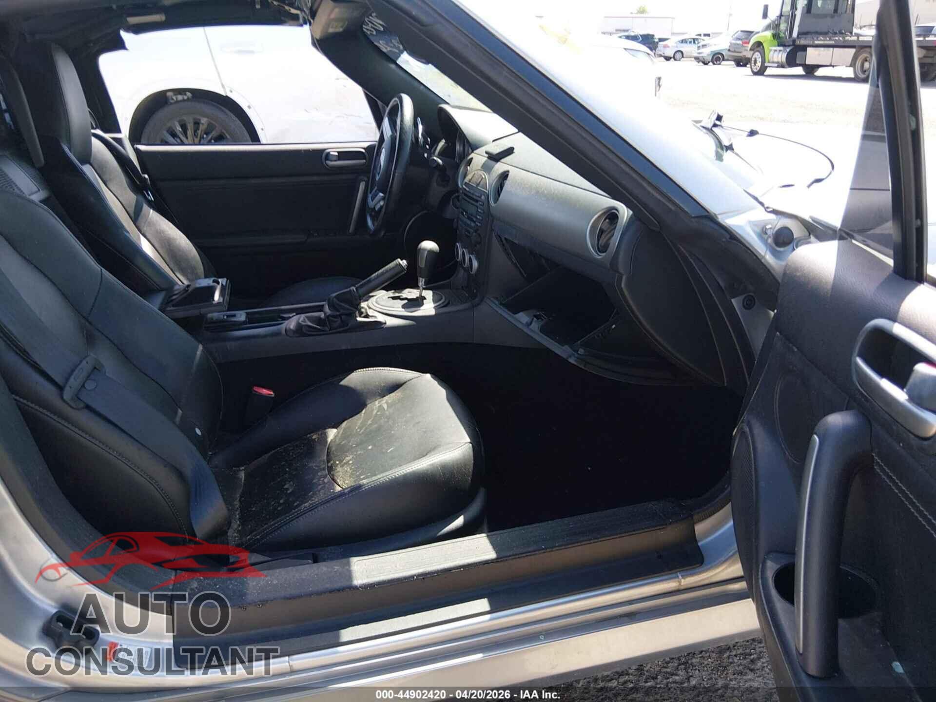 MAZDA MX-5 MIATA 2011 - JM1NC2PF2B0217538