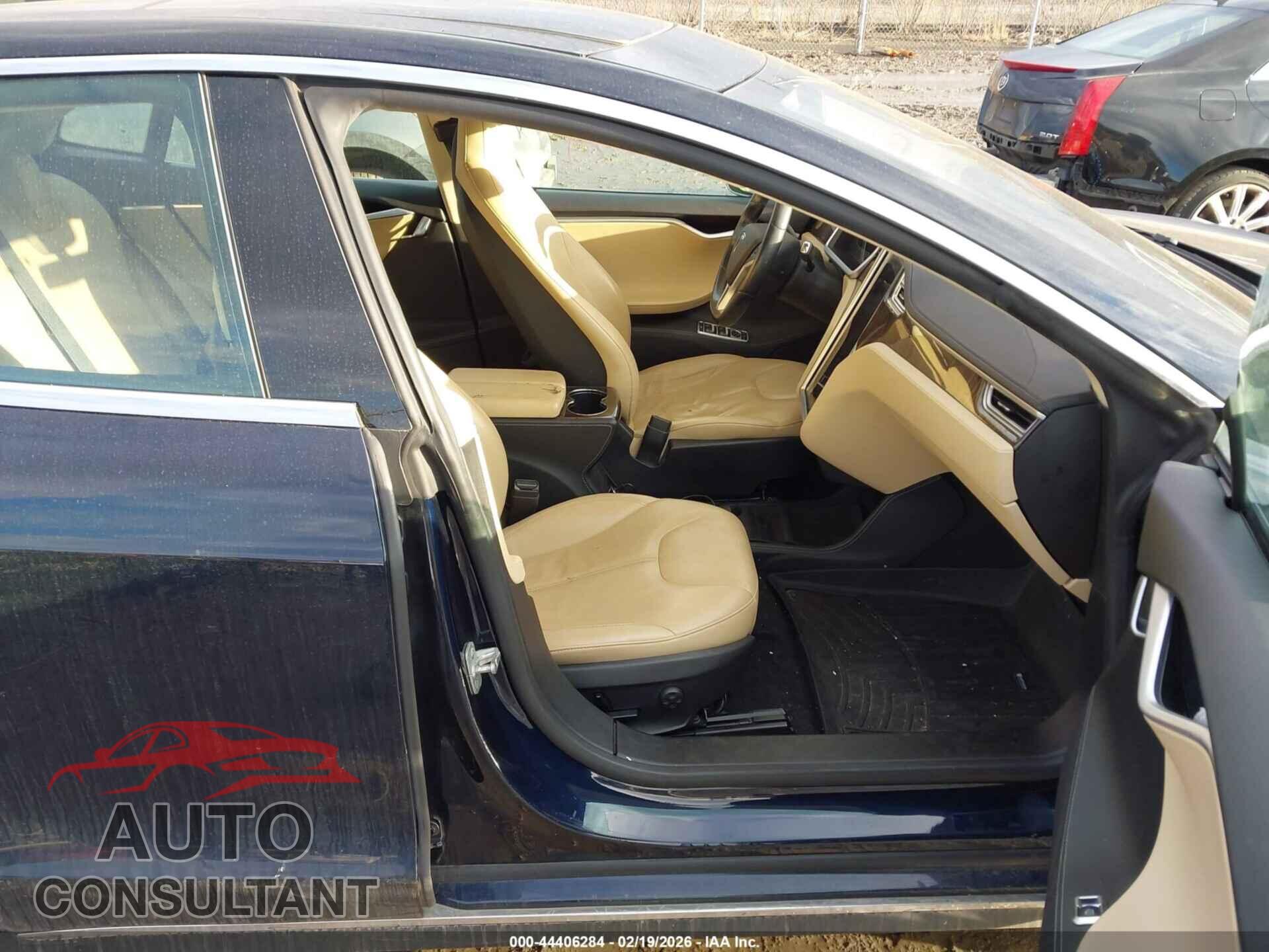 TESLA MODEL S 2013 - 5YJSA1DN3DFP26606