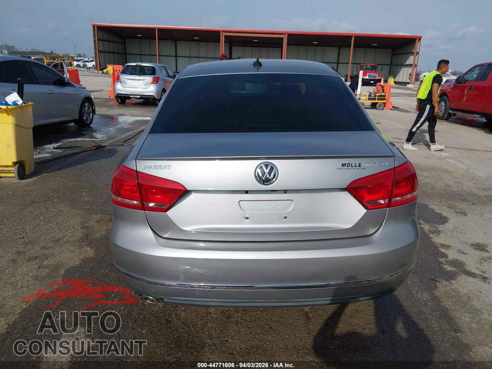 VOLKSWAGEN PASSAT 2014 - 1VWCN7A32EC005560