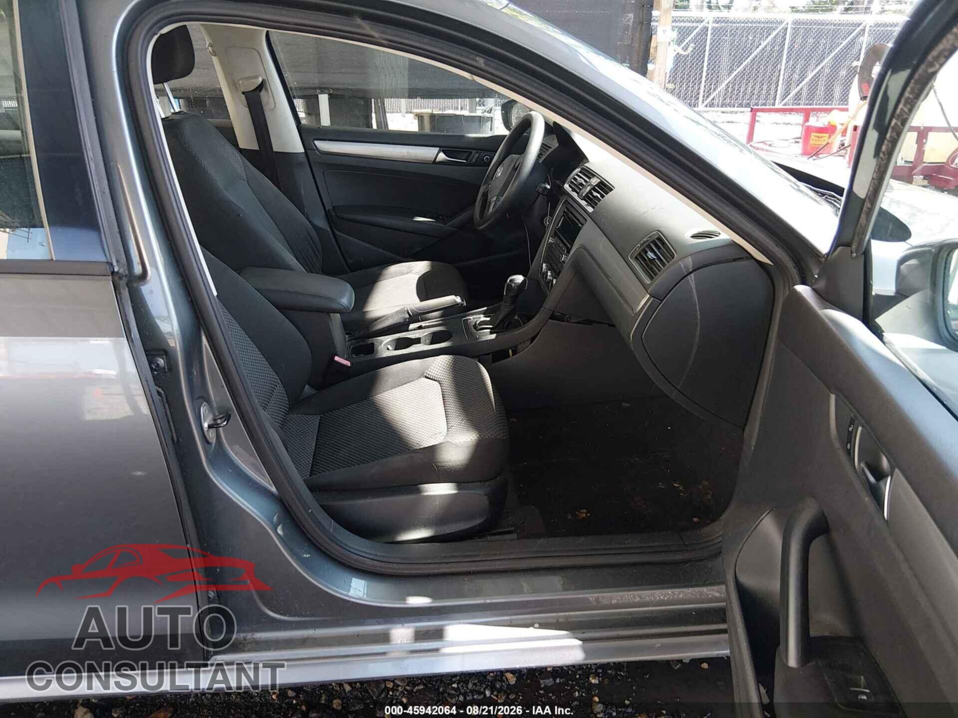 VOLKSWAGEN PASSAT 2012 - 1VWAP7A38CC015850