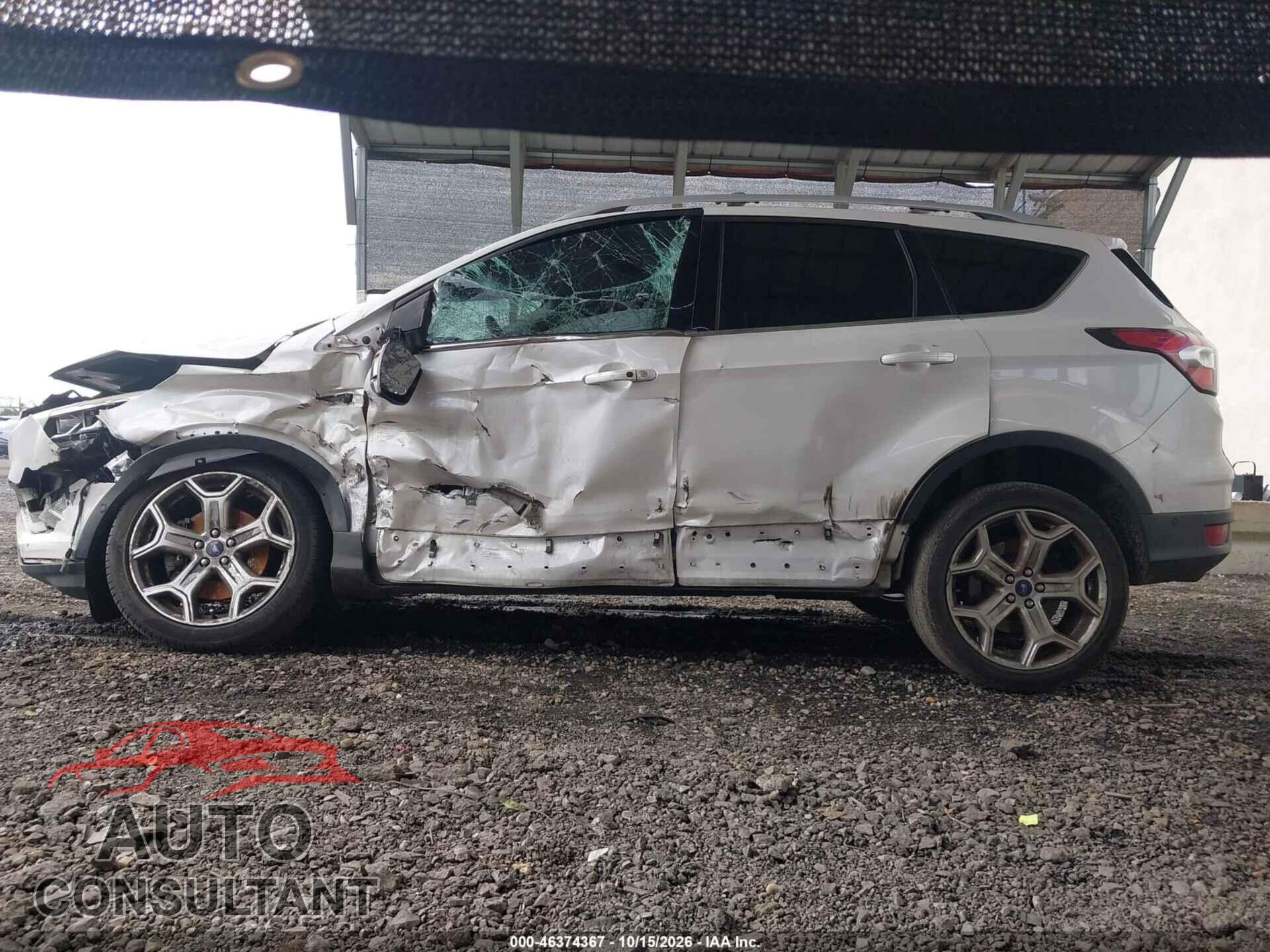 FORD ESCAPE 2017 - 1FMCU9J97HUB34801