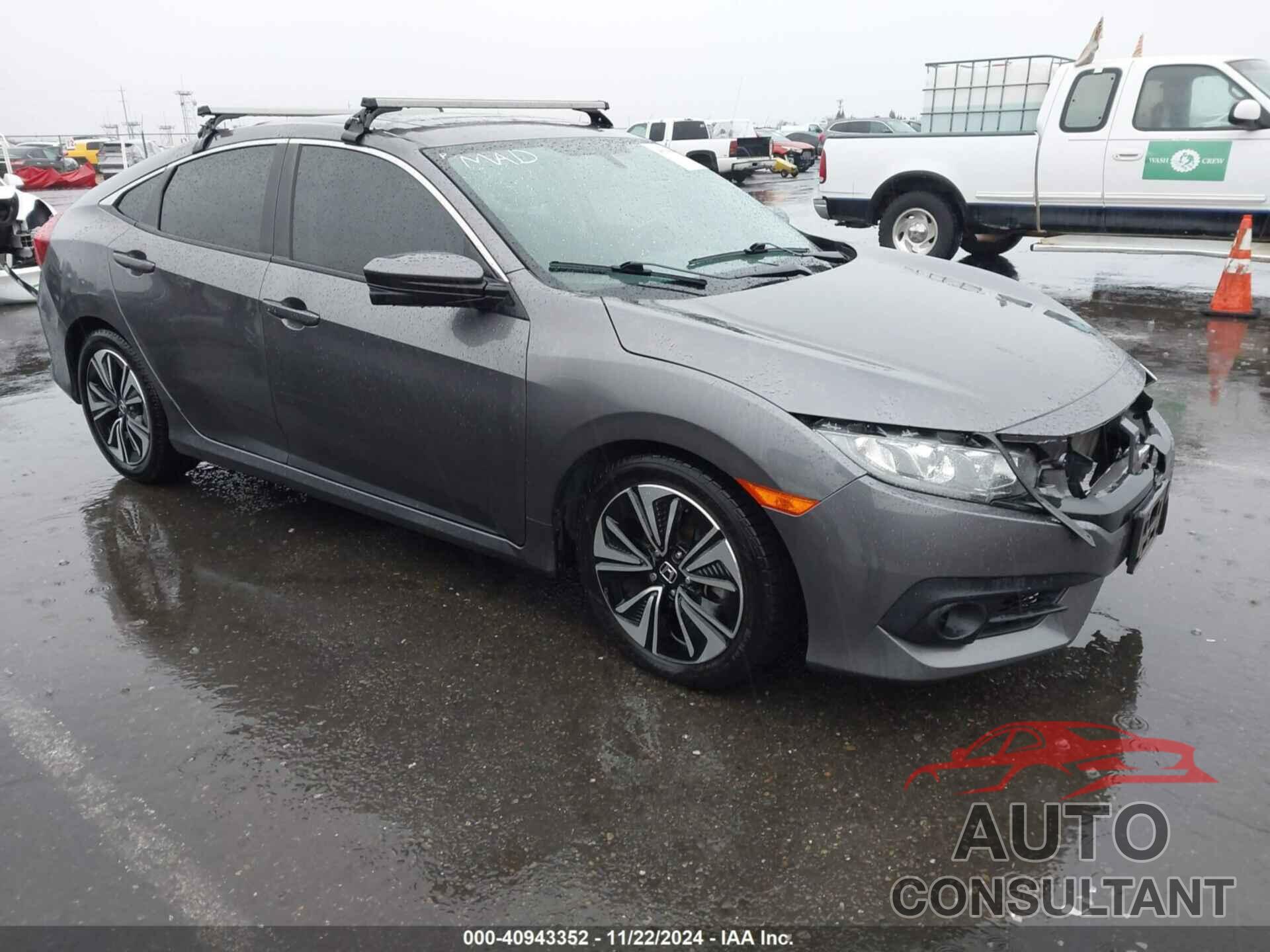 HONDA CIVIC 2018 - JHMFC1F3XJX014245