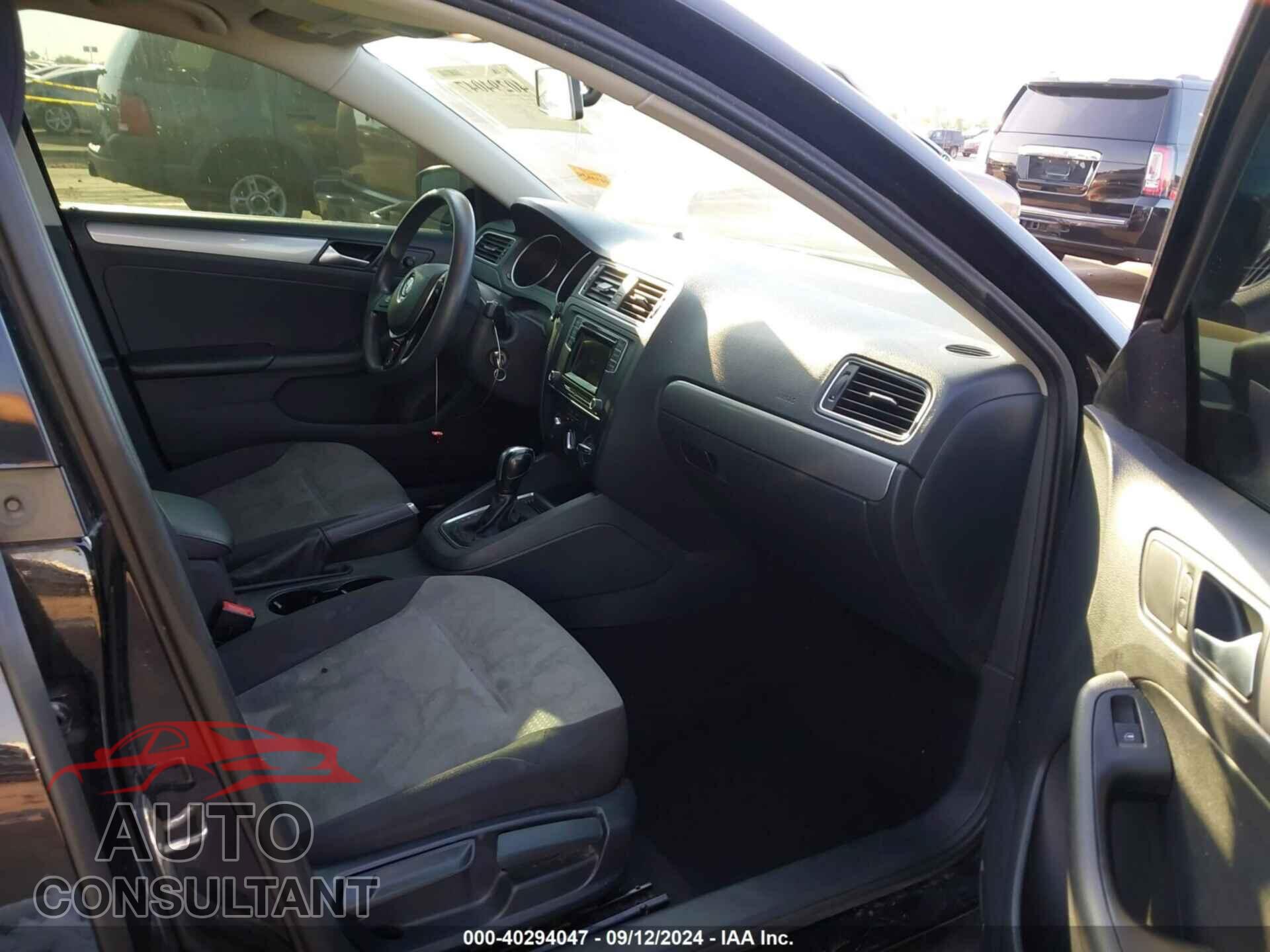 VOLKSWAGEN JETTA 2017 - 3VW2B7AJ8HM215165