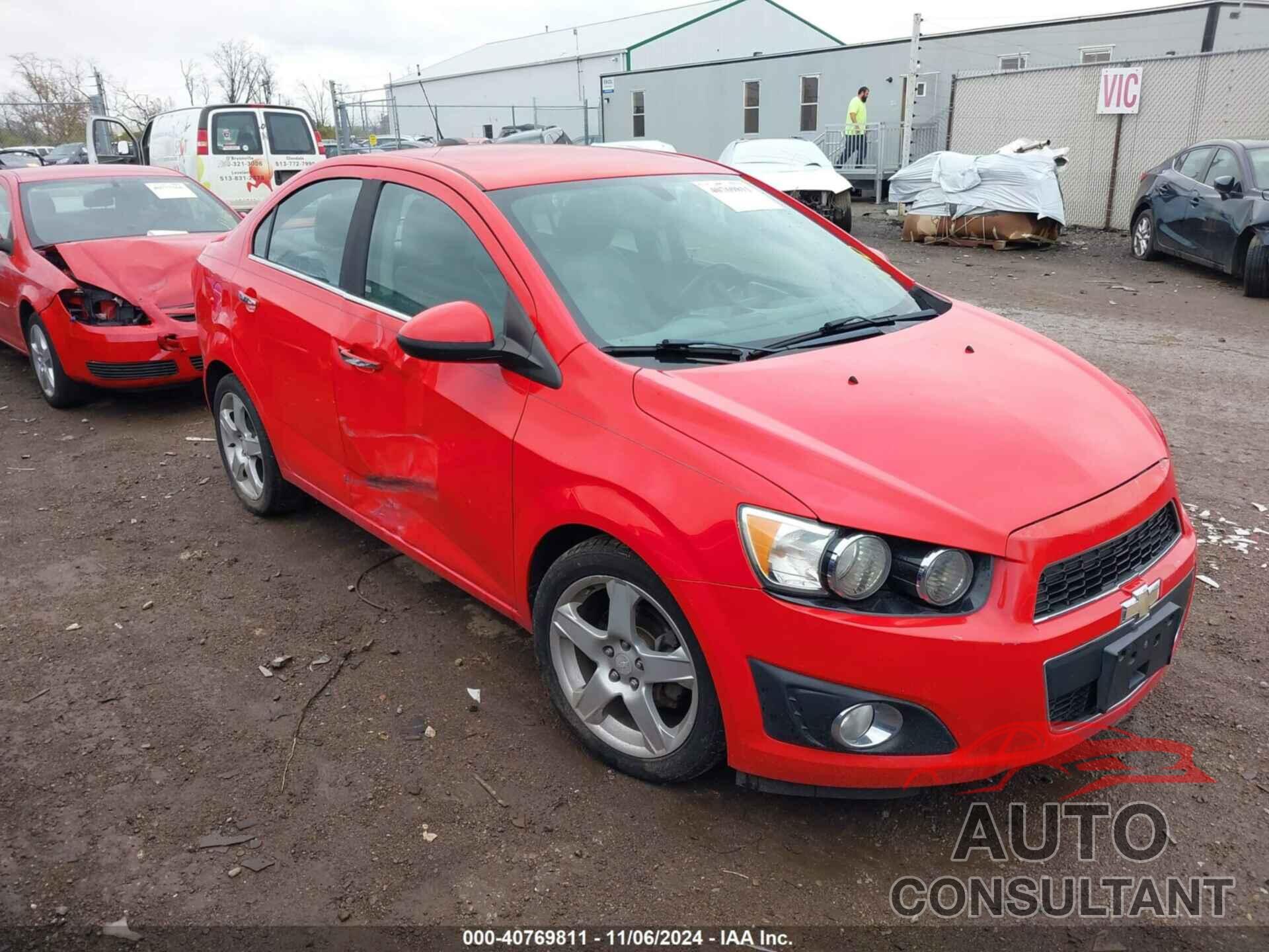 CHEVROLET SONIC 2015 - 1G1JE5SB0F4110736