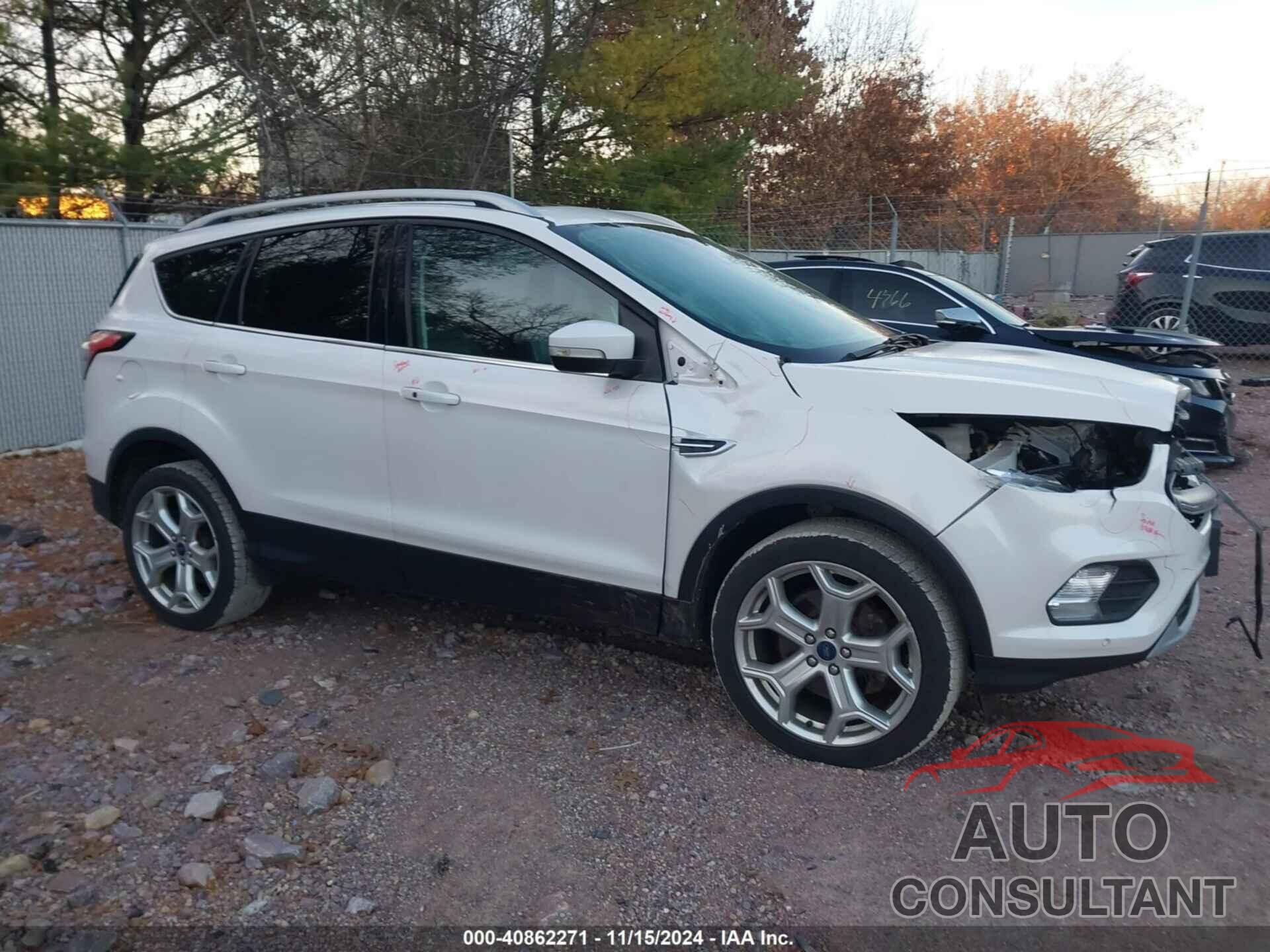 FORD ESCAPE 2017 - 1FMCU9J94HUC23774