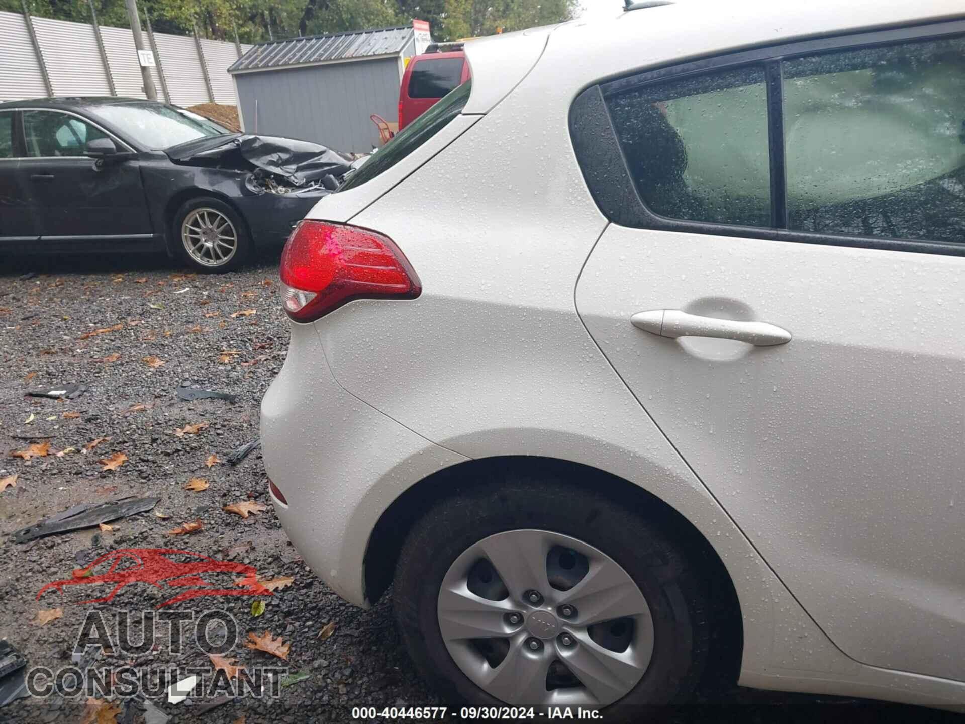 KIA FORTE 2018 - KNAFK5A80J5774112