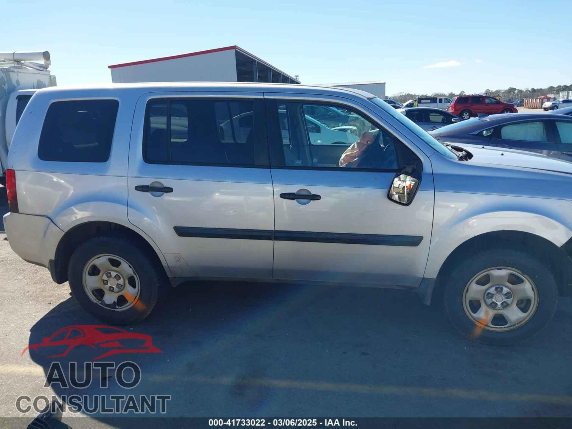 HONDA PILOT 2011 - 5FNYF3H24BB043575