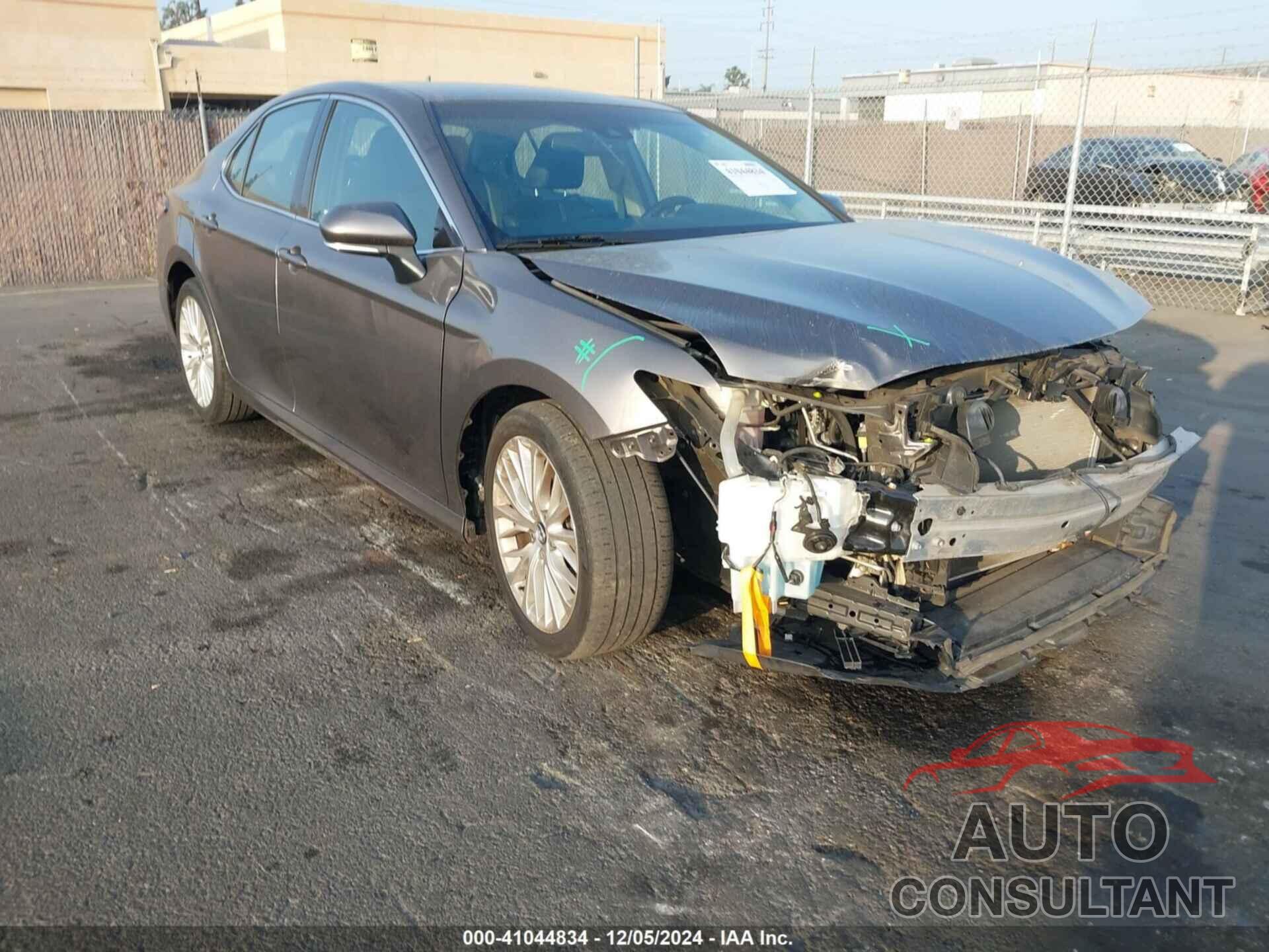 TOYOTA CAMRY 2018 - 4T1B11HK7JU019054