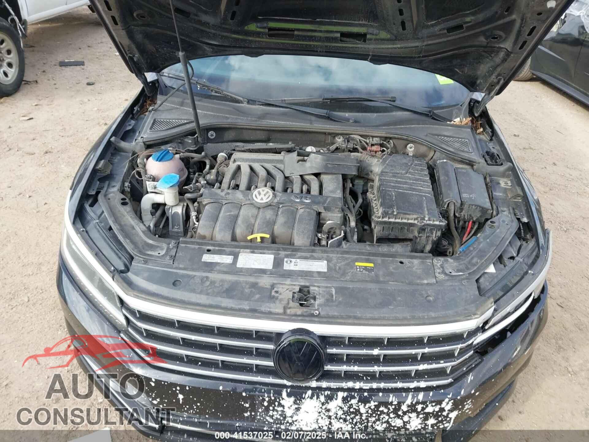 VOLKSWAGEN PASSAT 2017 - 1VWHM7A31HC064869