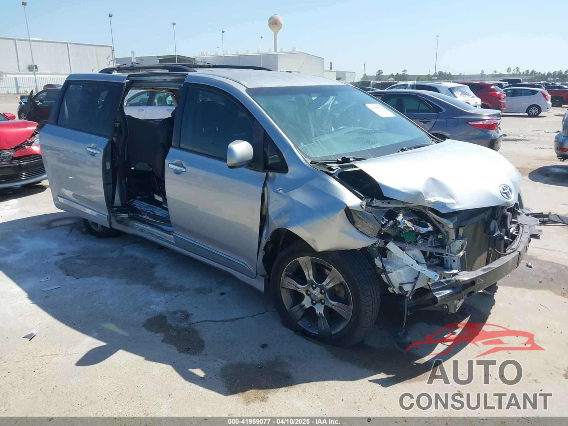 TOYOTA SIENNA 2015 - 5TDXK3DC7FS684341