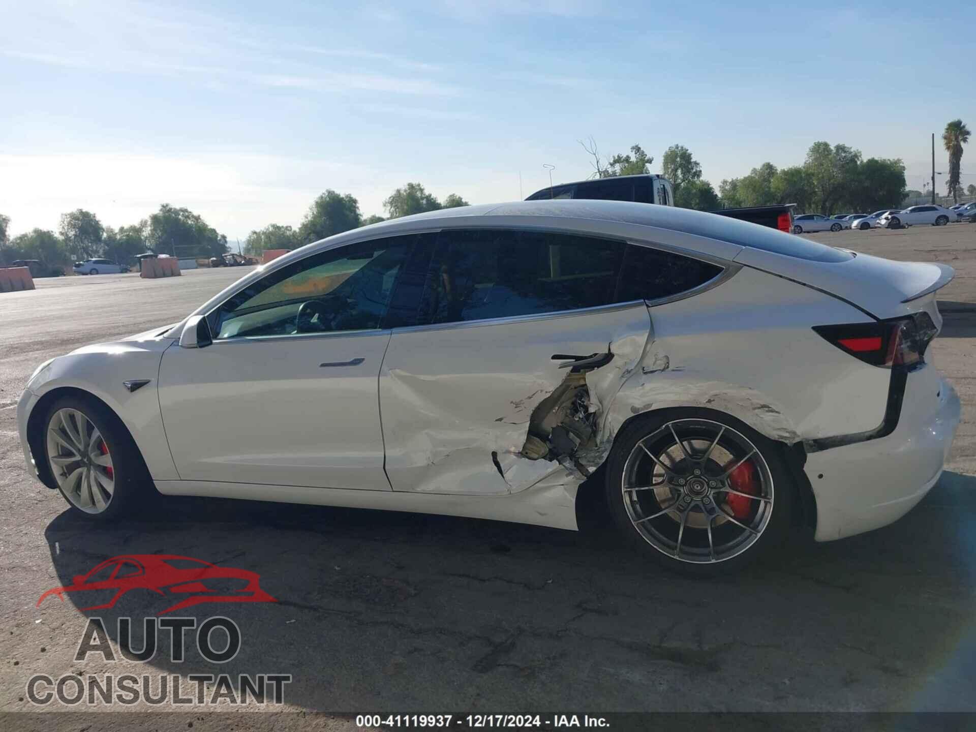 TESLA MODEL 3 2018 - 5YJ3E1EB5JF084379