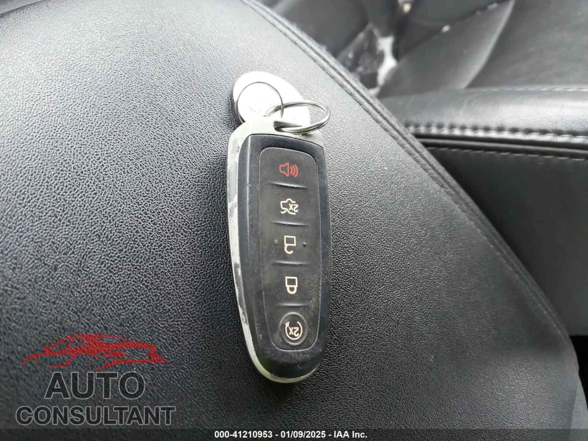 FORD TAURUS 2015 - 1FAHP2E87FG181077