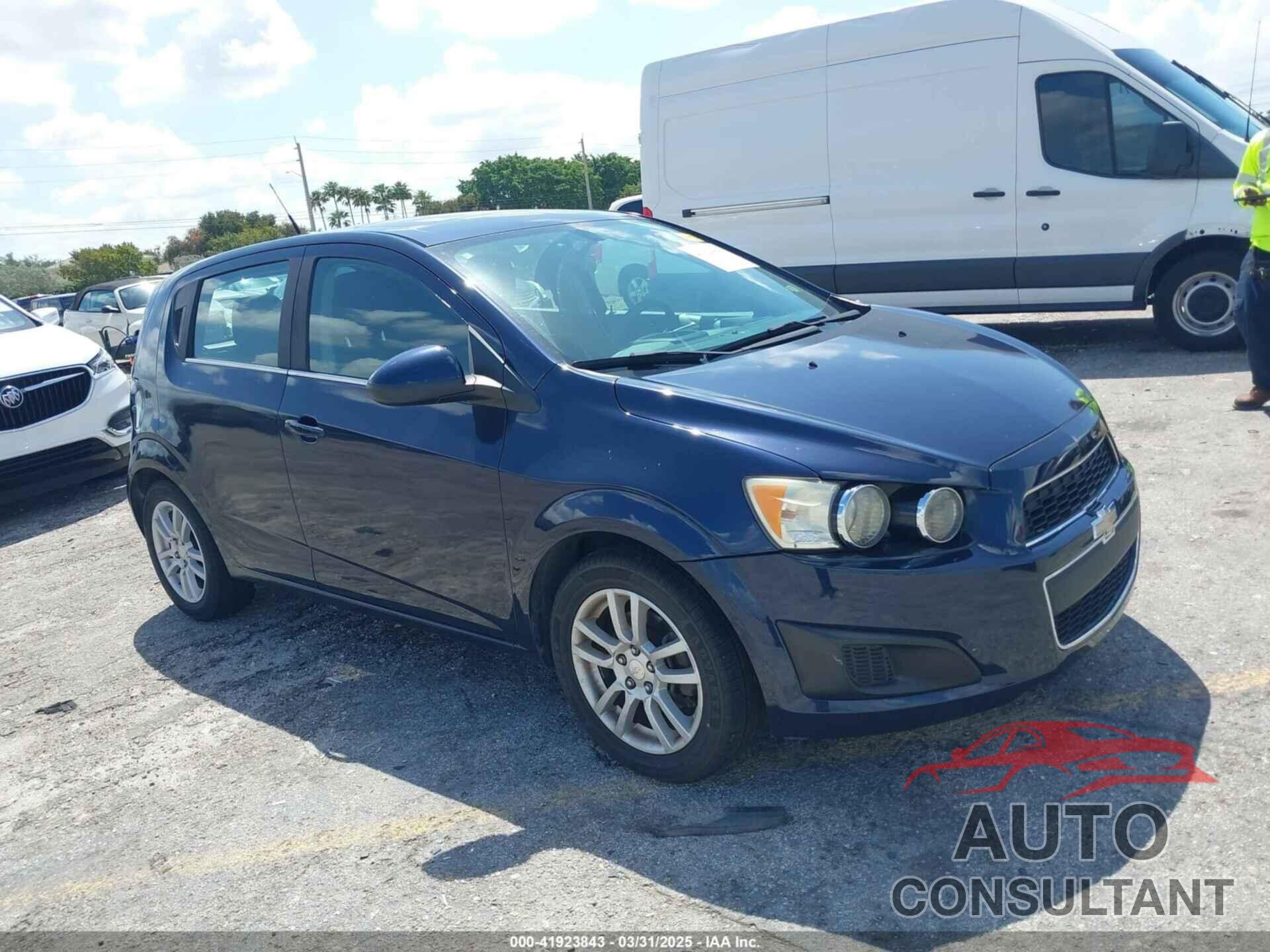 CHEVROLET SONIC 2015 - 1G1JC6SB5F4130556