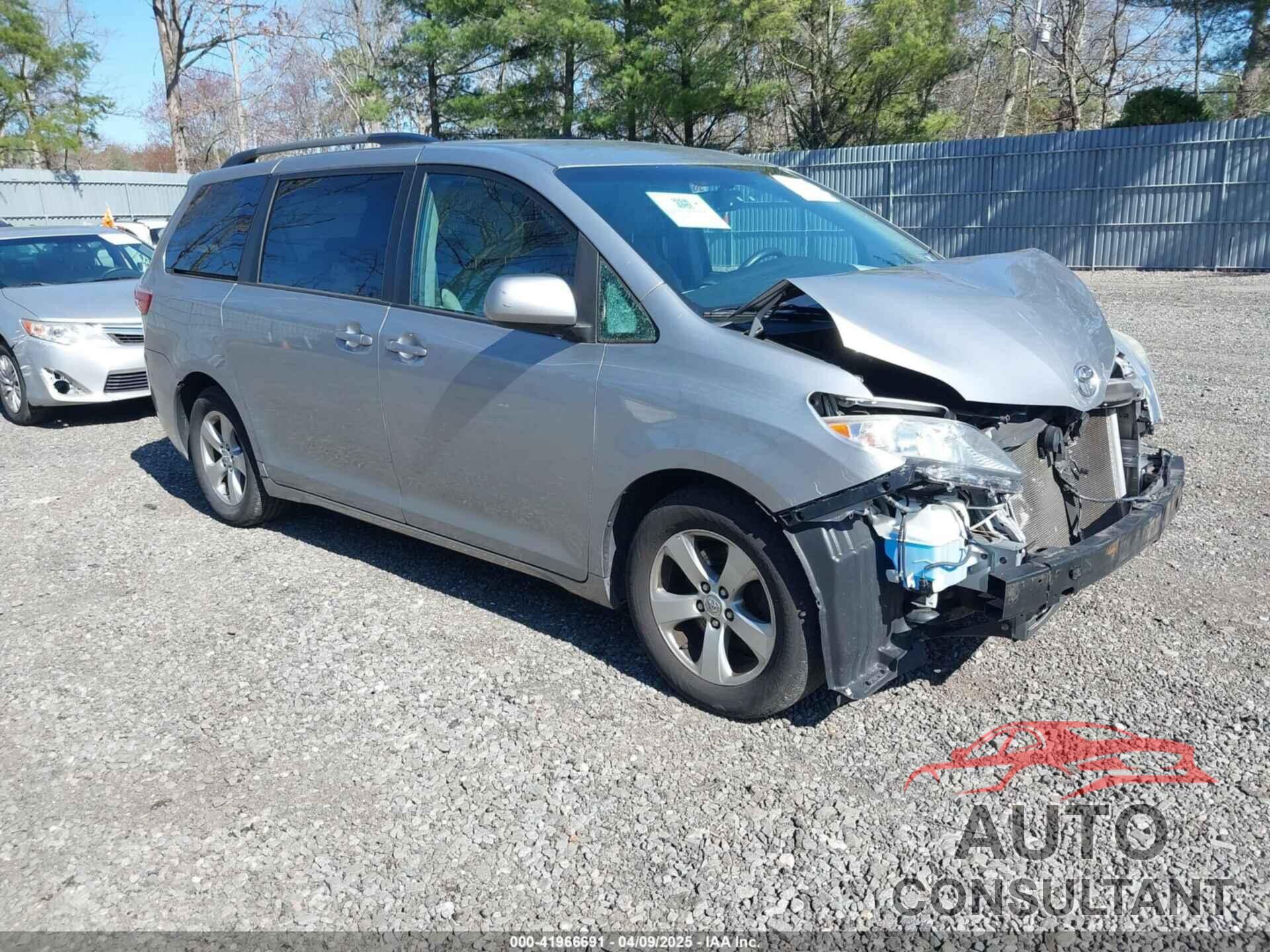 TOYOTA SIENNA 2017 - 5TDKZ3DC8HS816970