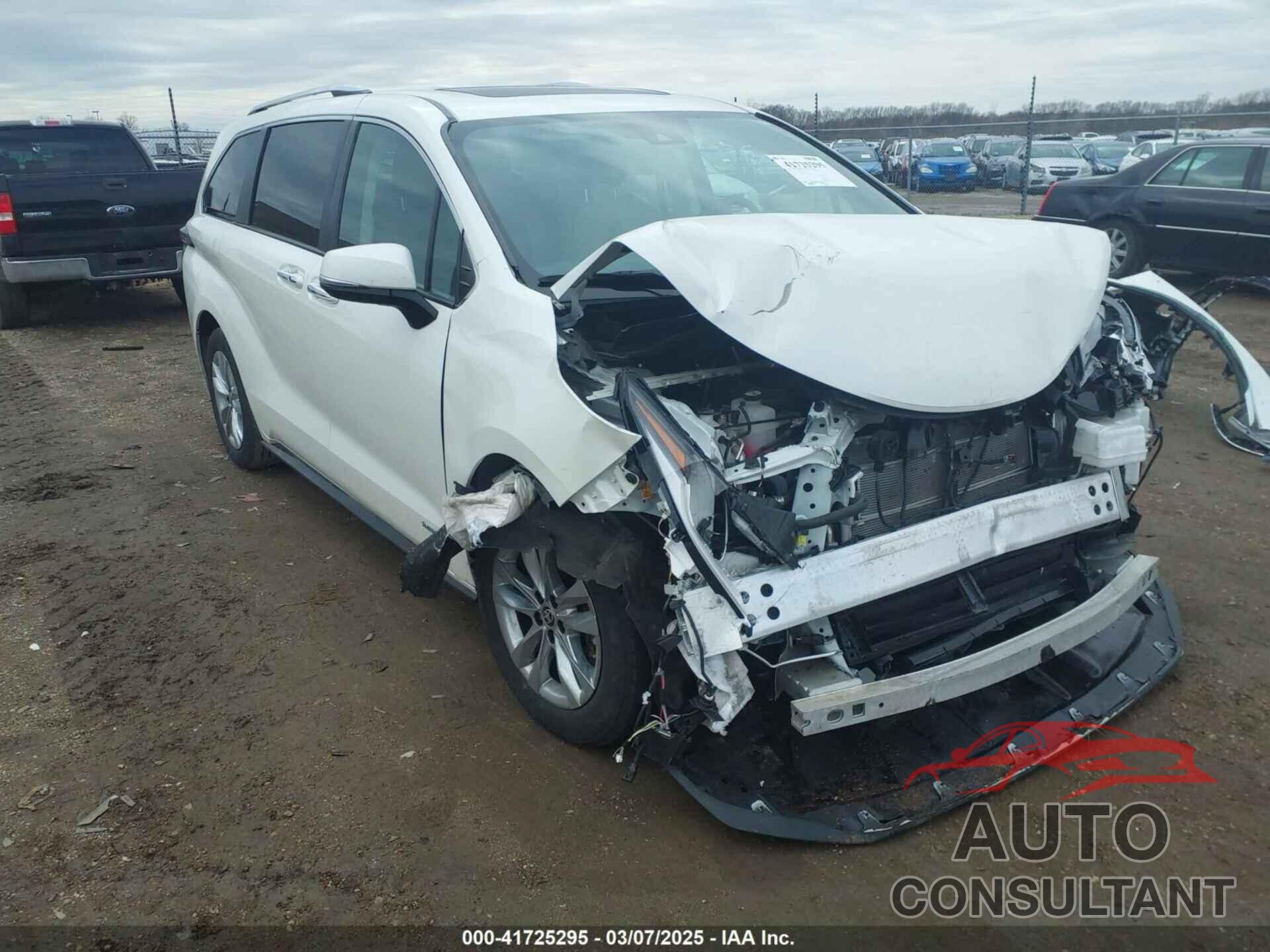 TOYOTA SIENNA 2021 - 5TDZRKEC4MS009752